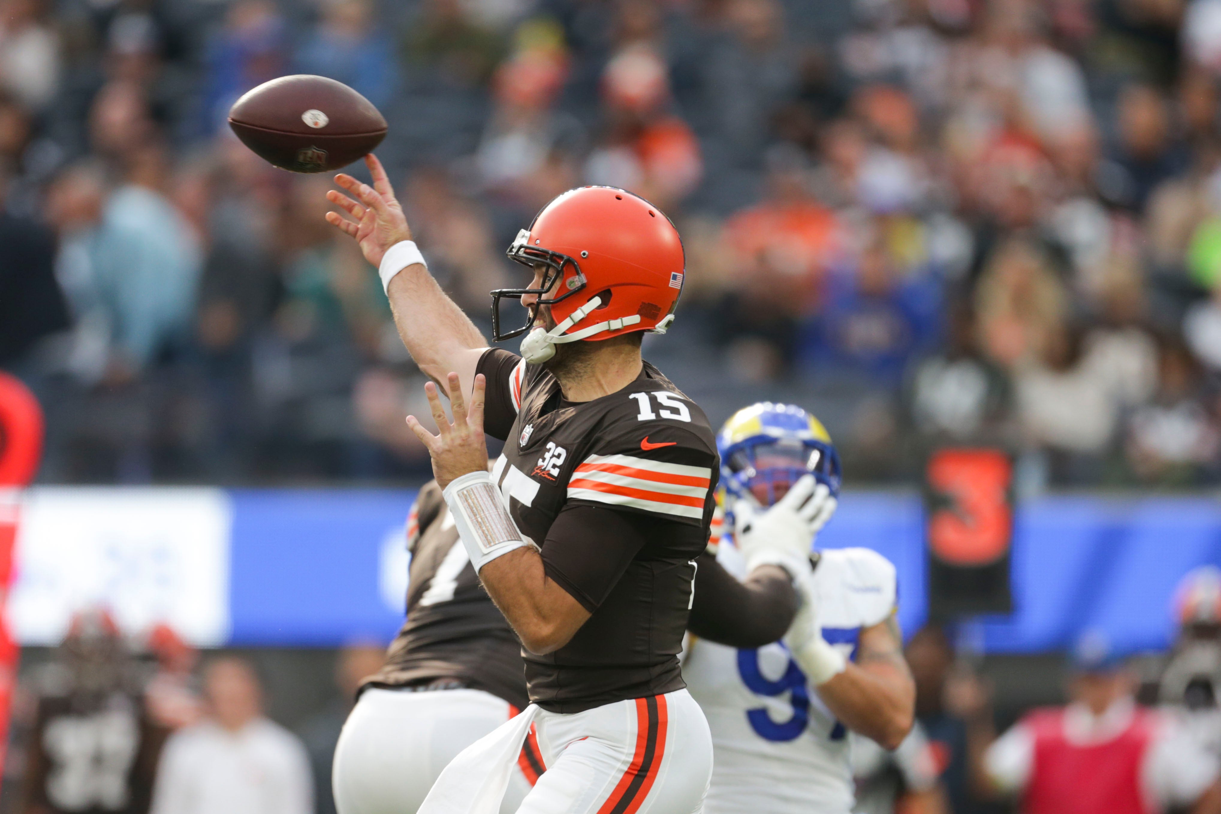 Cleveland Browns quarterback Joe Flacco (15) throws the ball during the first half in a game against the Los Angeles Rams at SoFi Stadium.