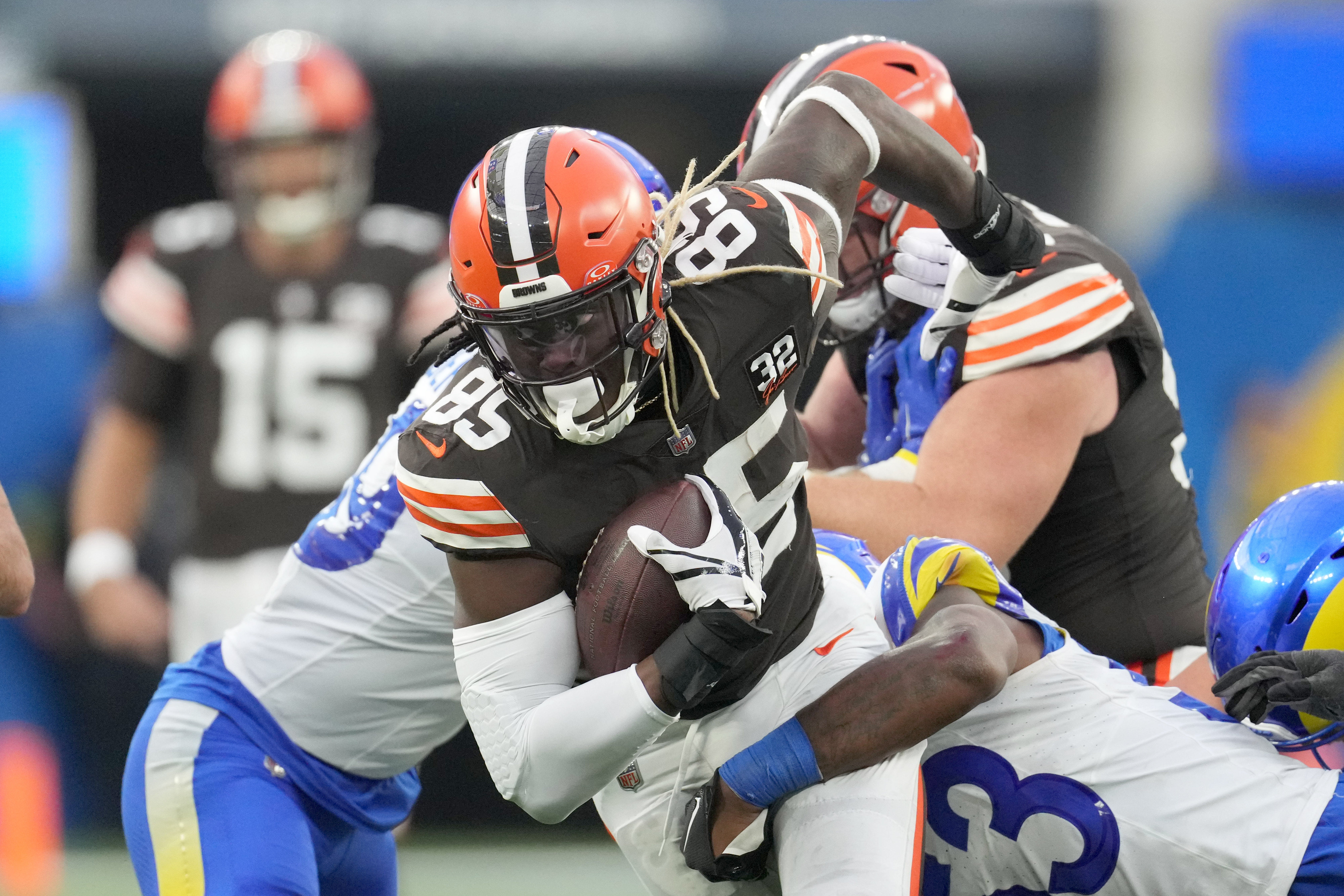 Dec 3, 2023; Inglewood, California, USA; Cleveland Browns tight end David Njoku (85) carries the ball against the Los Angeles Rams in the second half at SoFi Stadium. Mandatory Credit: Kirby Lee-USA TODAY Sports