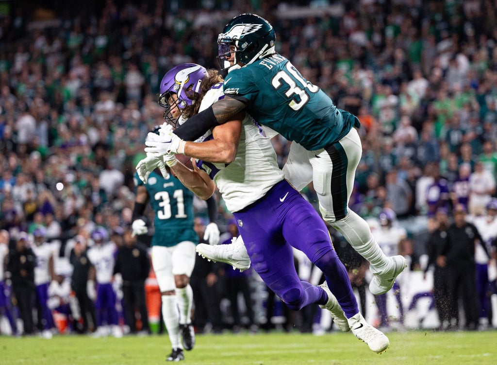 Philadelphia Eagles safety Justin Evans breaks up a pass to Minnesota Vikings tight end T.J. Hockenson during the fourth quarter at Lincoln Financial Field.