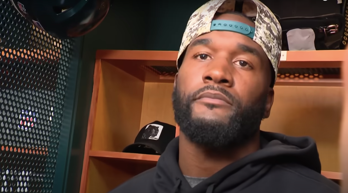Linebacker Shaq Leonard talks to Eagles reporters for the first time after signing with the team on Monday, Dec. 4.