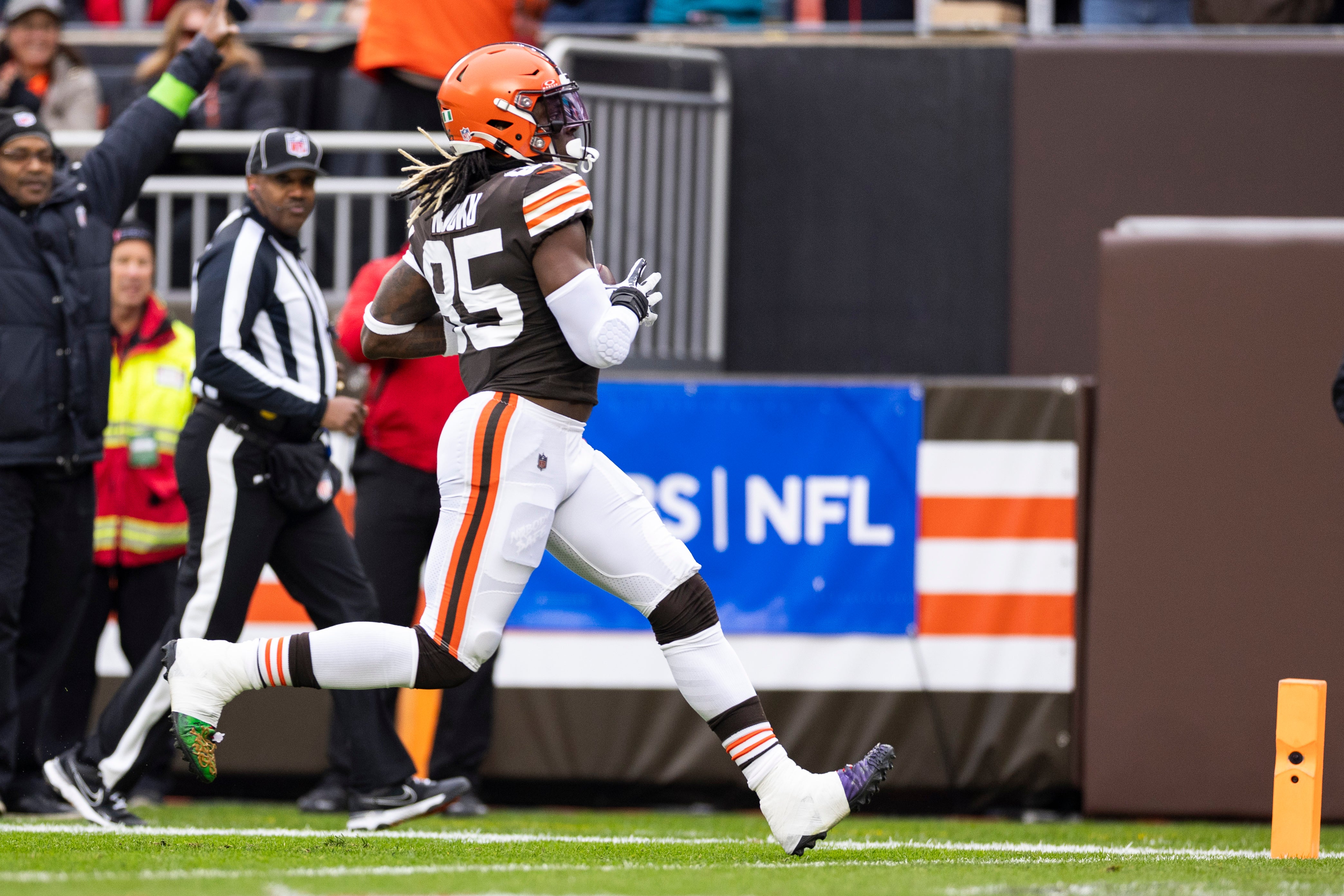 Dec 10, 2023; Cleveland, Ohio, USA; Cleveland Browns tight end David Njoku (85) runs the ball into the end zone for a touchdown during the first quarter against the Jacksonville Jaguars at Cleveland Browns Stadium. Mandatory Credit: Scott Galvin-USA TODAY Sports