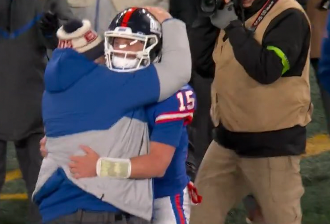 Brian Daboll and Tommy DeVito hug after winning on MNF