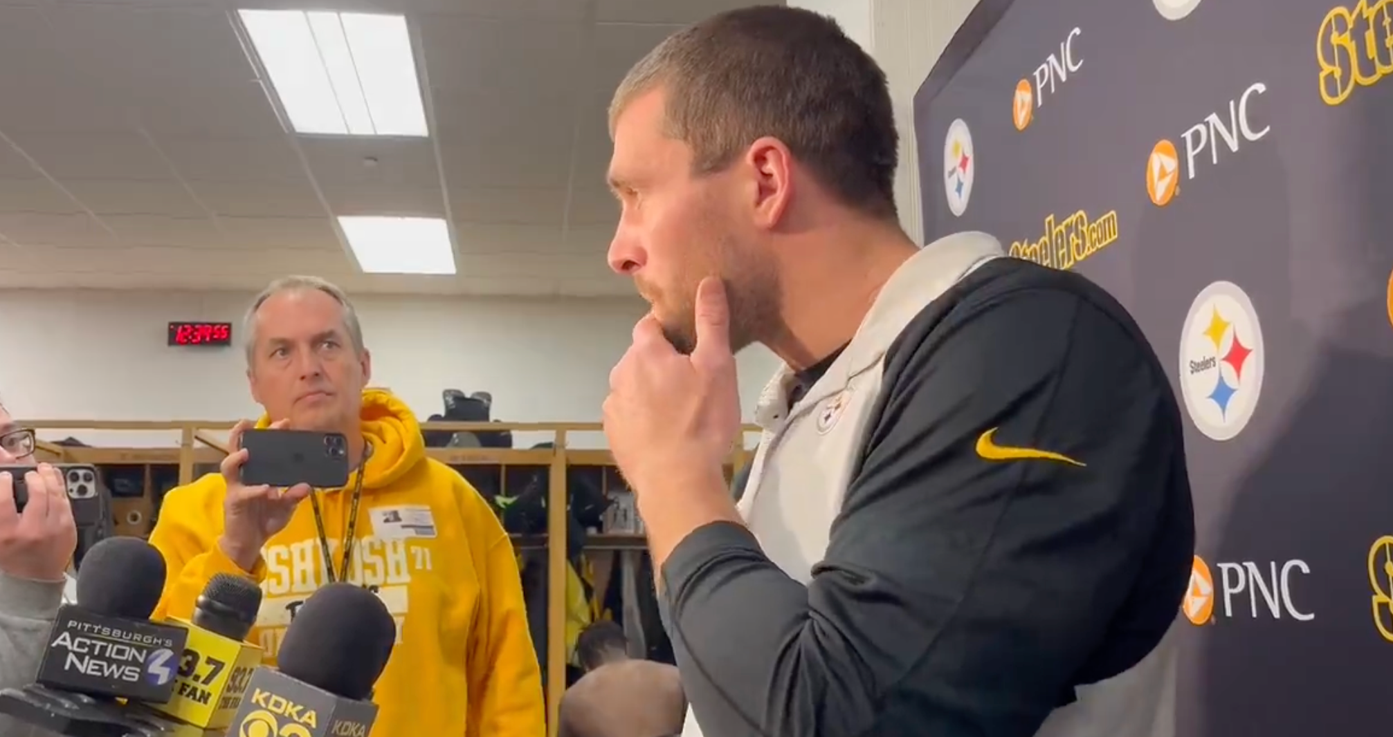 Pittsburgh Steelers OLB T.J. Watt addresses the media on Concussion, visor, upcoming game at Indianapolis Colts