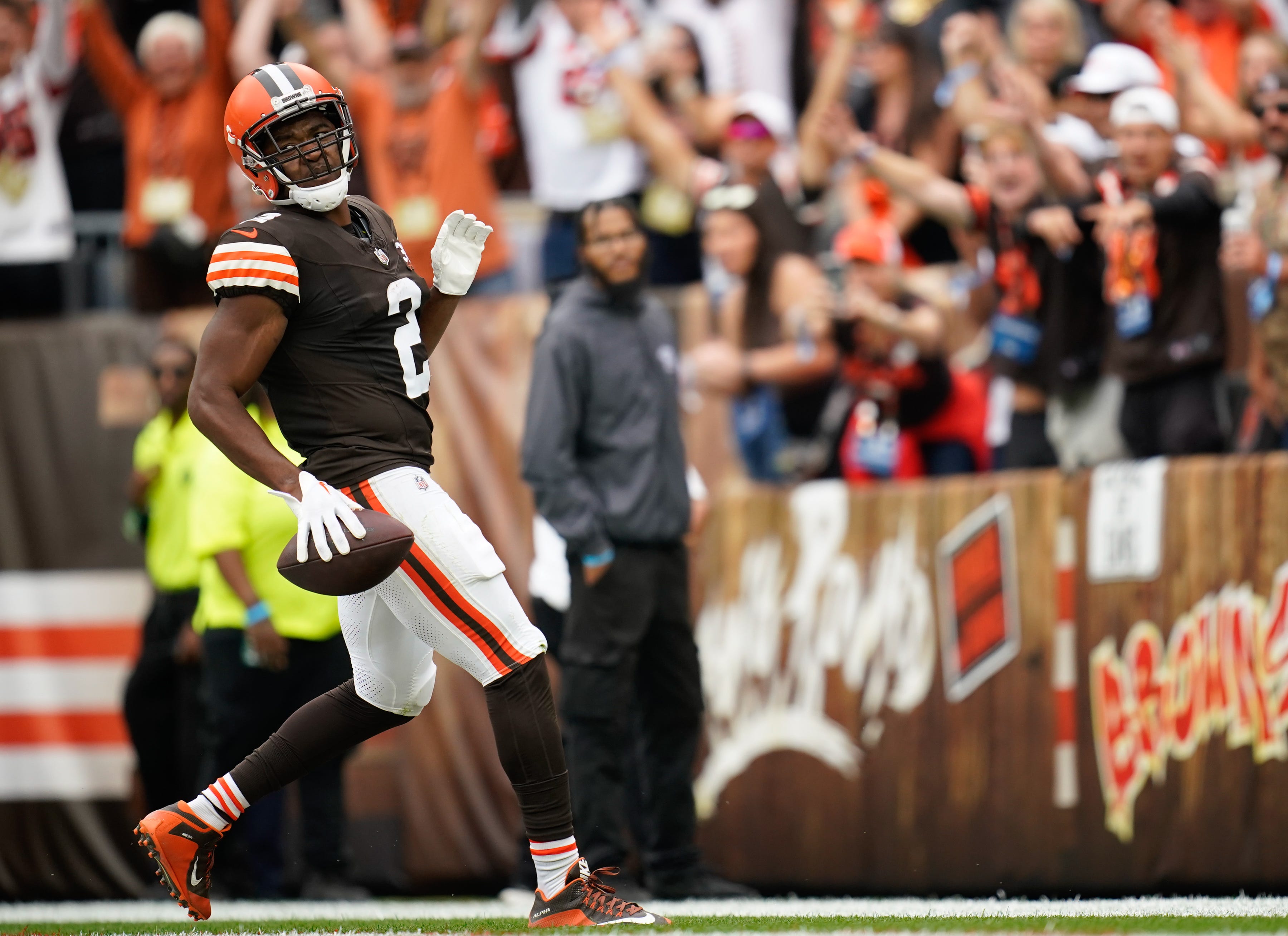 Cleveland Browns wide receiver Amari Cooper (2) runs in a touchdown against the Tennessee Titans during the fourth quarter in Cleveland, Ohio, Sunday, Sept. 24, 2023.
