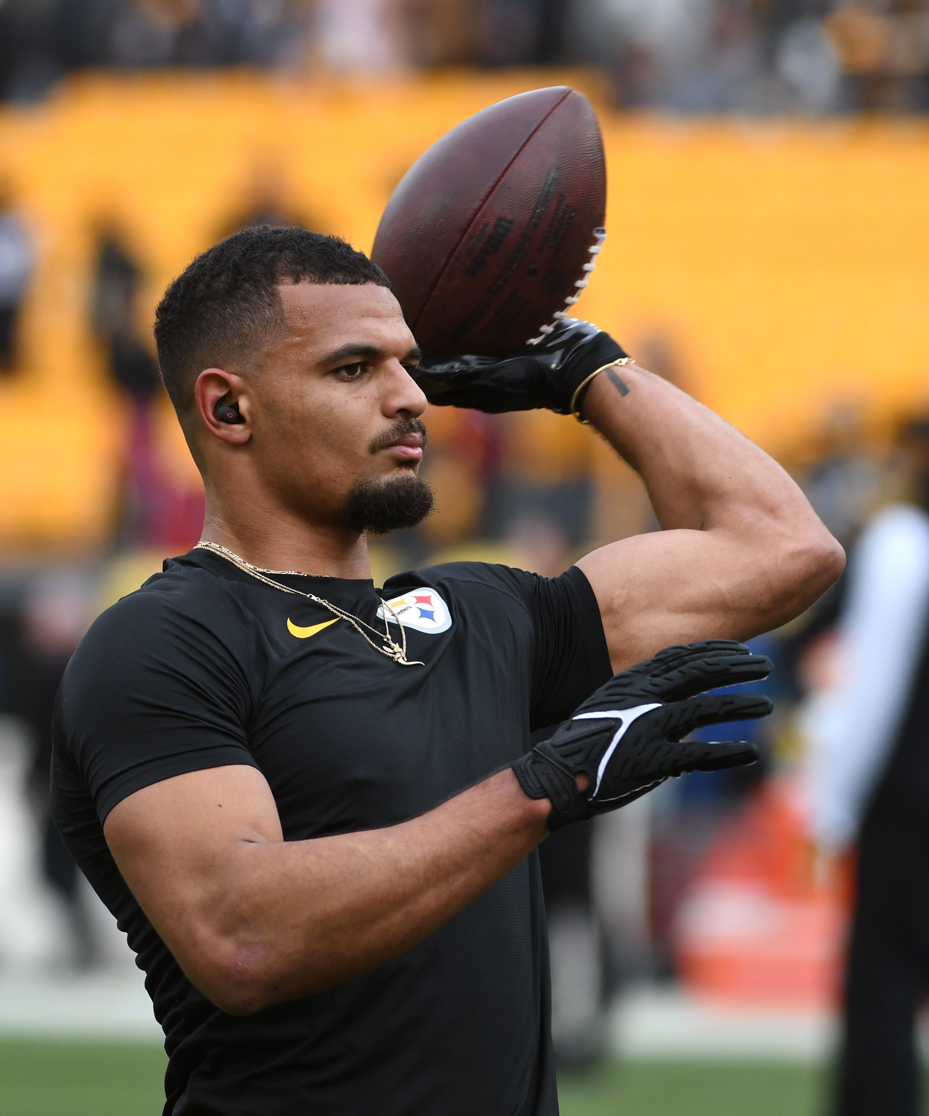 Dec 3, 2023; Pittsburgh, Pennsylvania, USA; Pittsburgh Steelers safety Minkah Fitzpatrick (39) warms up before playing the Arizona Cardinals at Acrisure Stadium. Mandatory Credit: Philip G. Pavely-USA TODAY Sports  
