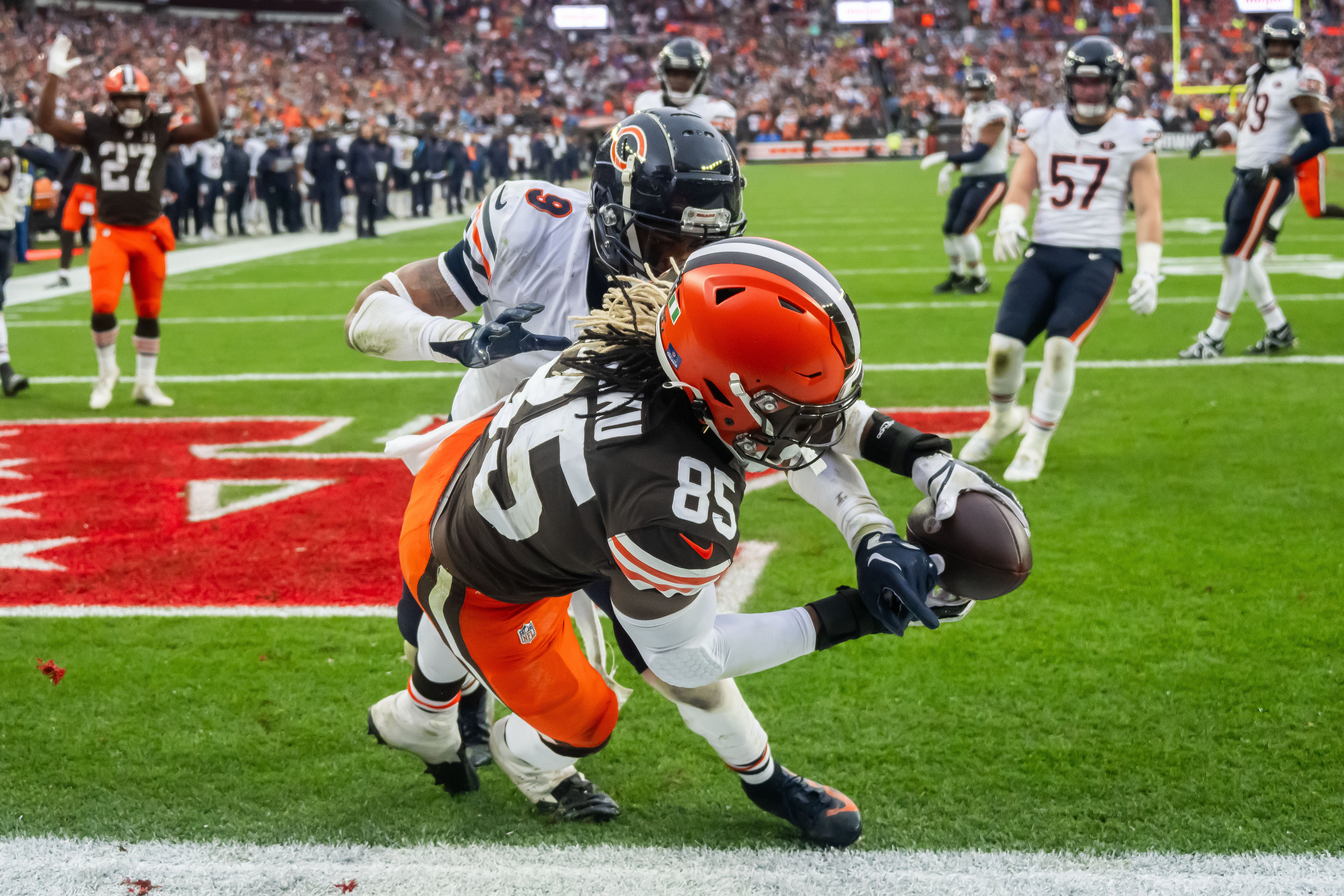 Dec 17, 2023; Cleveland, Ohio, USA; Cleveland Browns tight end David Njoku (85) catches a touchdown as Chicago Bears safety Jaquan Brisker (9) defends during the second quarter at Cleveland Browns Stadium. Mandatory Credit: Ken Blaze-USA TODAY Sports