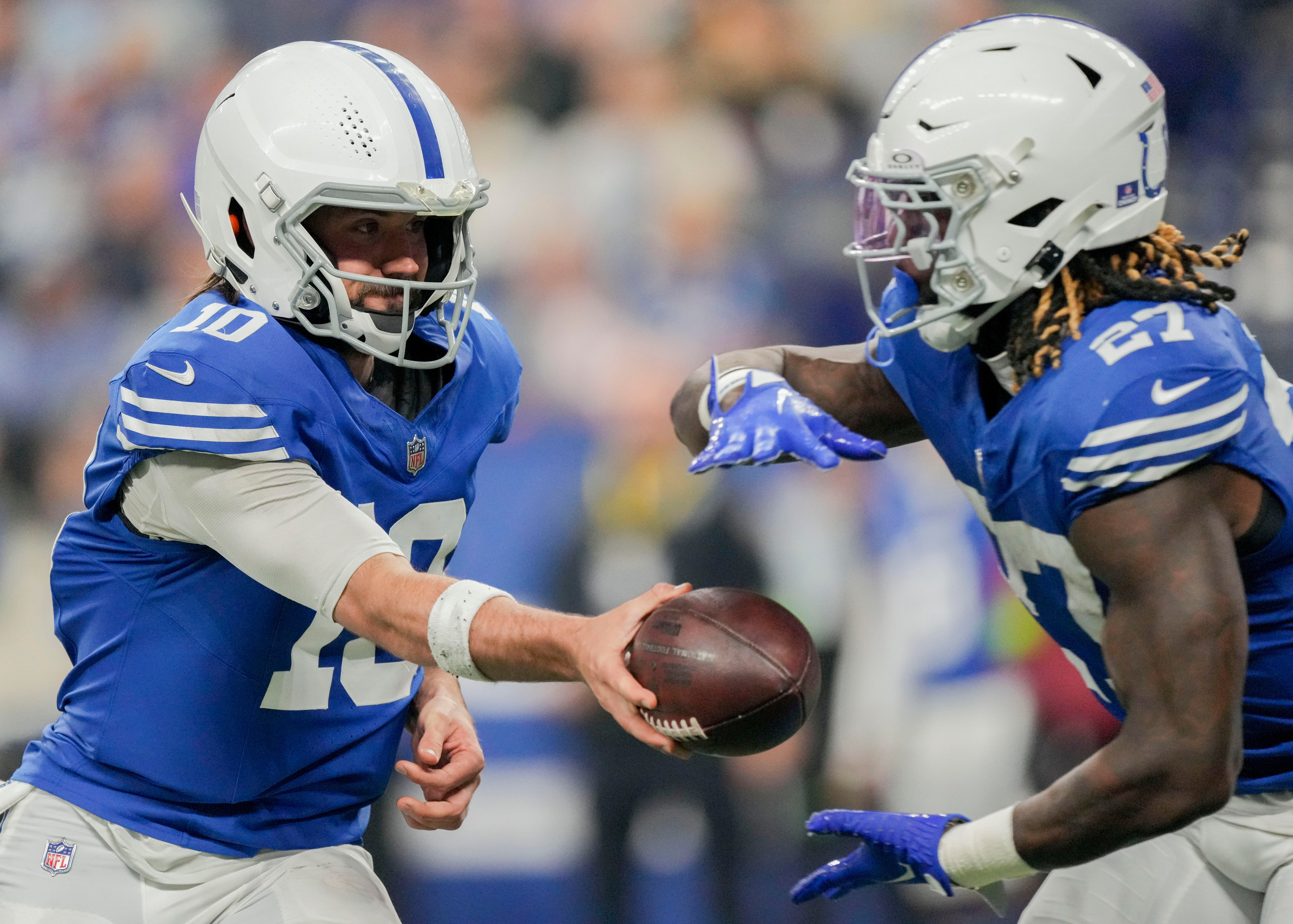Dec 16, 2023; Indianapolis, Indiana, USA; Indianapolis Colts quarterback Gardner Minshew II (10) hands the ball off to running back Trey Sermon (27) against the Pittsburgh Steelers at Lucas Oil Stadium.