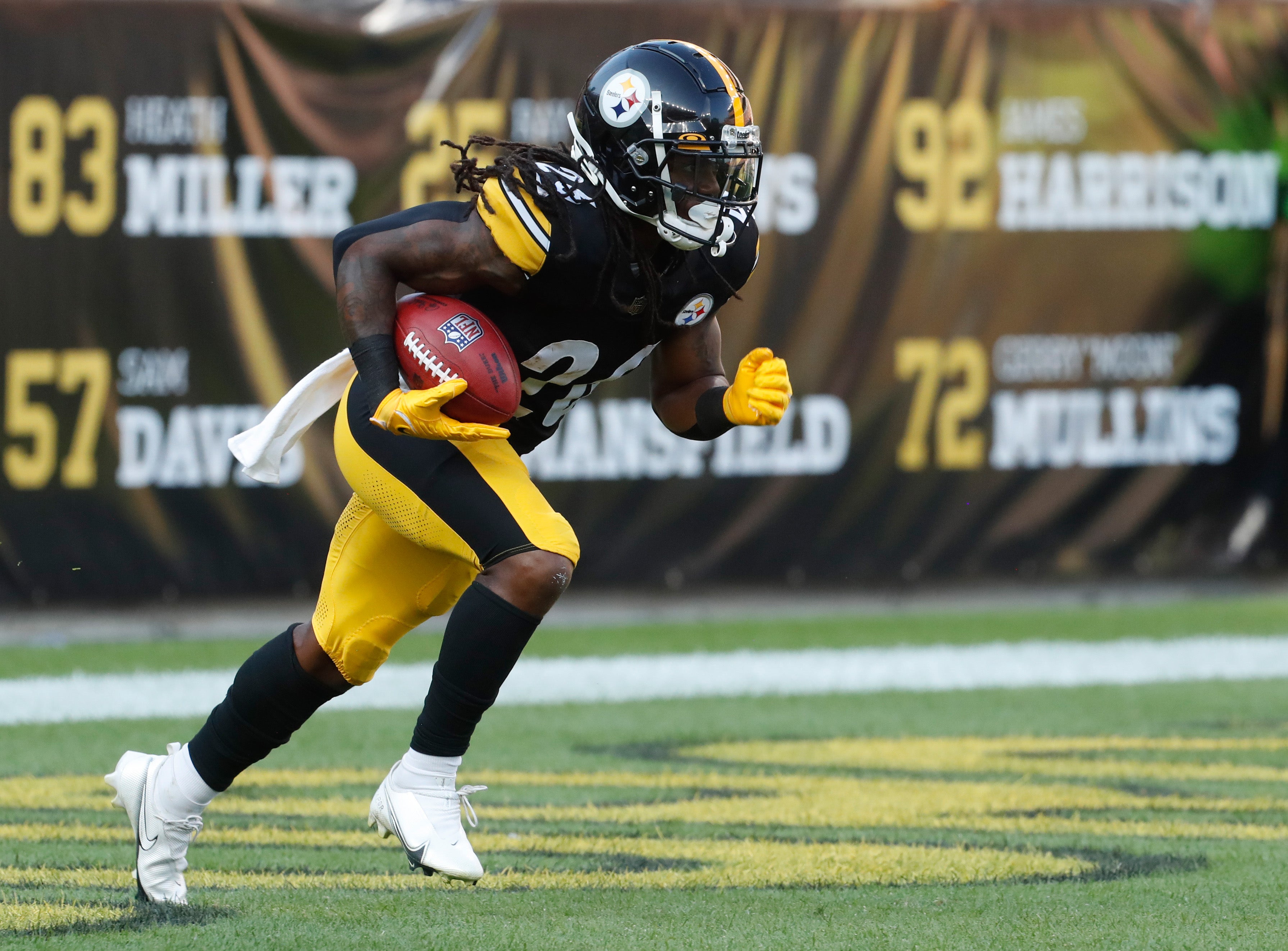Aug 19, 2023; Pittsburgh, Pennsylvania, USA; Pittsburgh Steelers running back Anthony McFarland Jr. (26) returns a kick-off against the Buffalo Bills during the first quarter at Acrisure Stadium. Mandatory Credit: Charles LeClaire-USA TODAY Sports