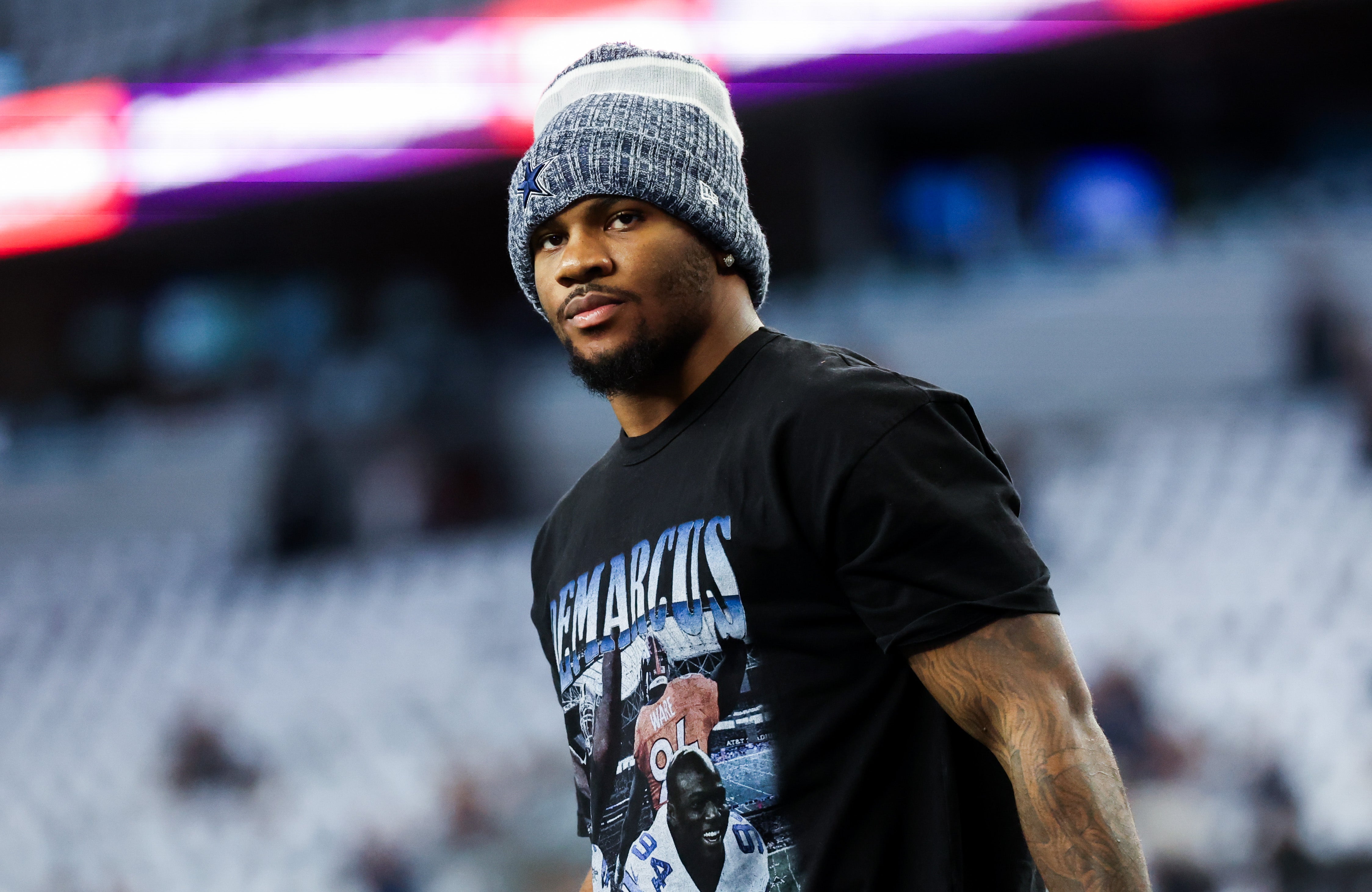 Dallas Cowboys linebacker Micah Parsons (11) warms up before the game against the Los Angeles Rams at AT&T Stadium.