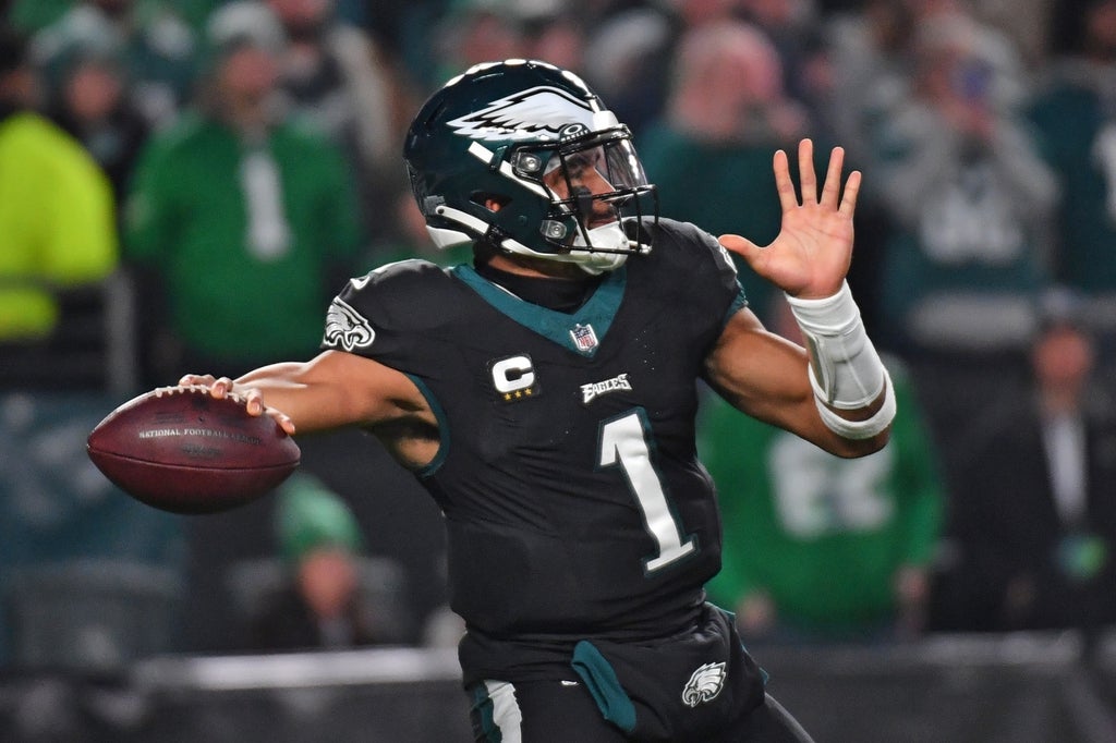 Philadelphia Eagles quarterback Jalen Hurts (1) throws a pass against the New York Giants during the first quarter at Lincoln Financial Field.