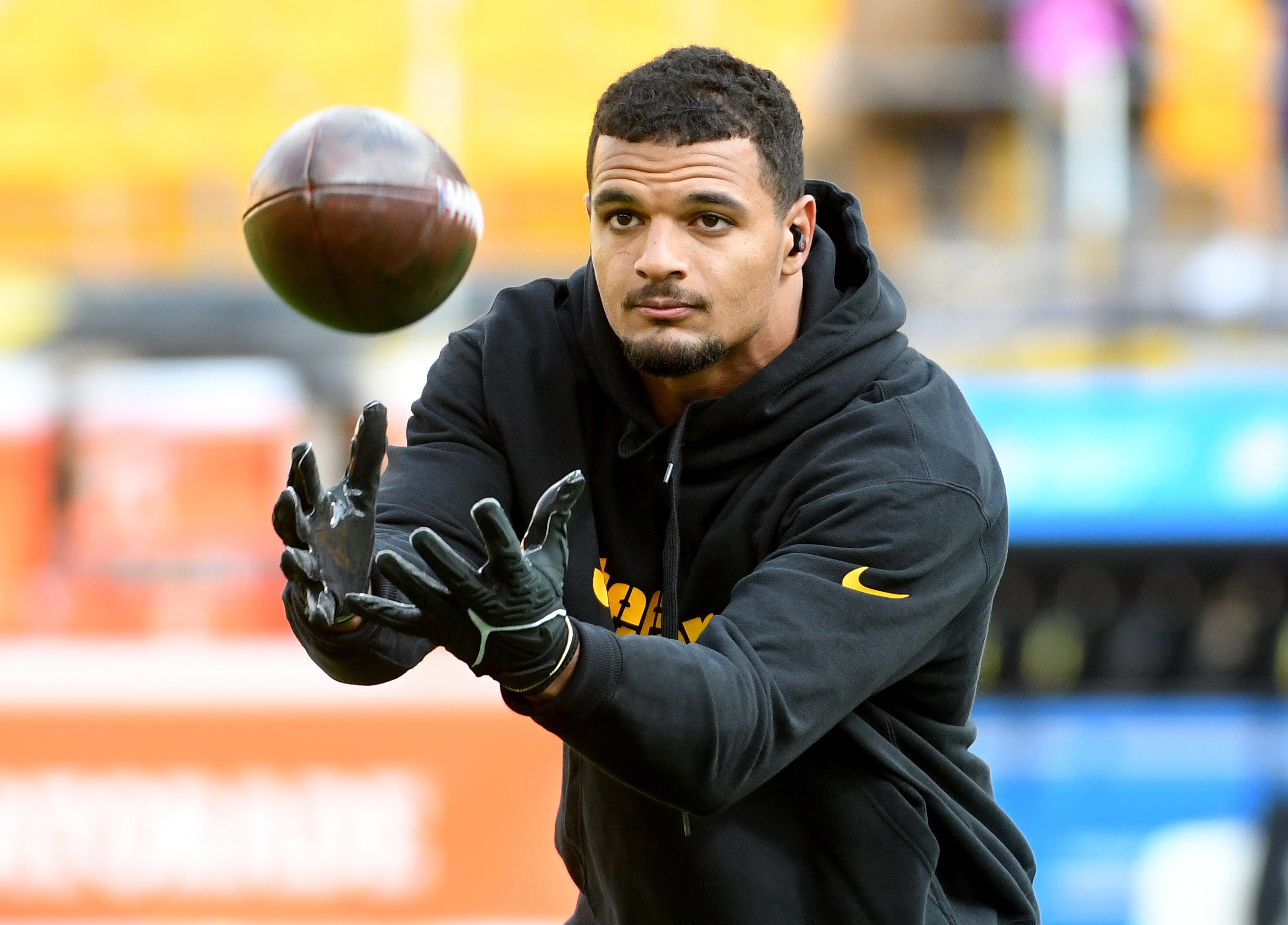 Oct 8, 2023; Pittsburgh, Pennsylvania, USA; Pittsburgh Steelers safety Minkah Fitzpatrick catches the ball before playing the Baltimore Ravens at Acrisure Stadium. Mandatory Credit: Philip G. Pavely-USA TODAY Sports