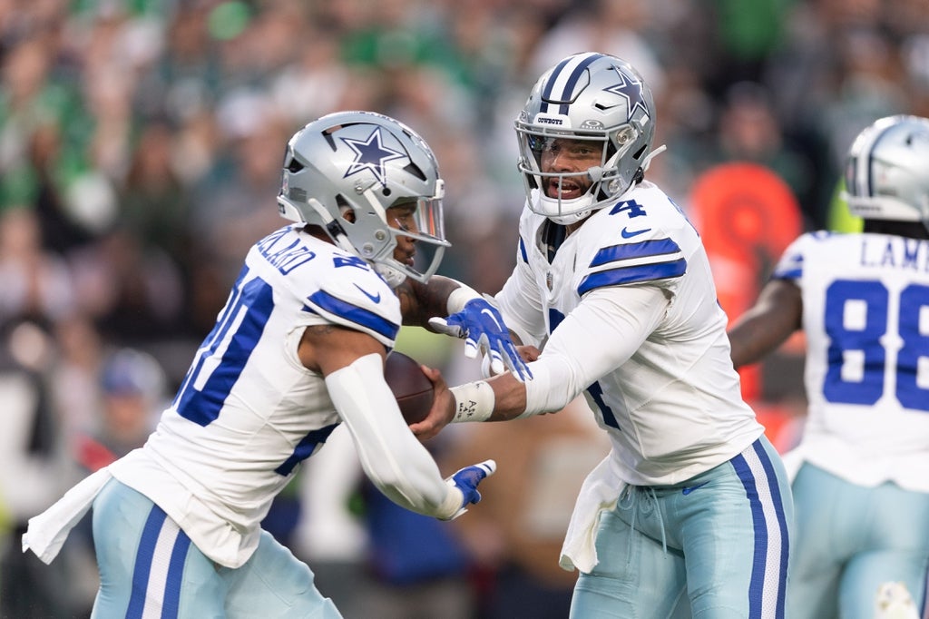 Dallas Cowboys quarterback Dak Prescott (4) and running back Tony Pollard (20) in action against the Philadelphia Eagles during the first quarter at Lincoln Financial Field.