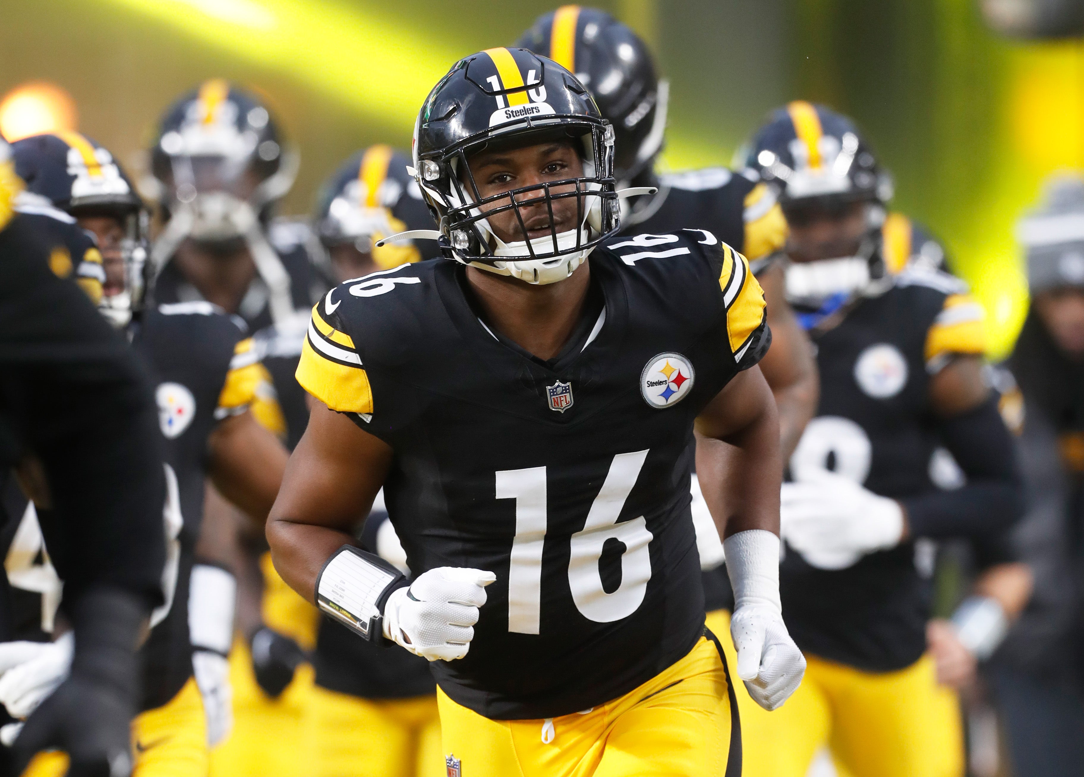Dec 23, 2023; Pittsburgh, Pennsylvania, USA; Pittsburgh Steelers linebacker Myles Jack (16) takes the field against the Cincinnati Bengals at Acrisure Stadium. Pittsburgh won 34-11. Mandatory Credit: Charles LeClaire-USA TODAY Sports  
