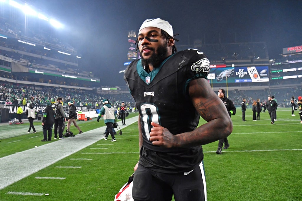 Philadelphia Eagles running back D'Andre Swift (0) runs off the field after win against the New York Giants at Lincoln Financial Field.