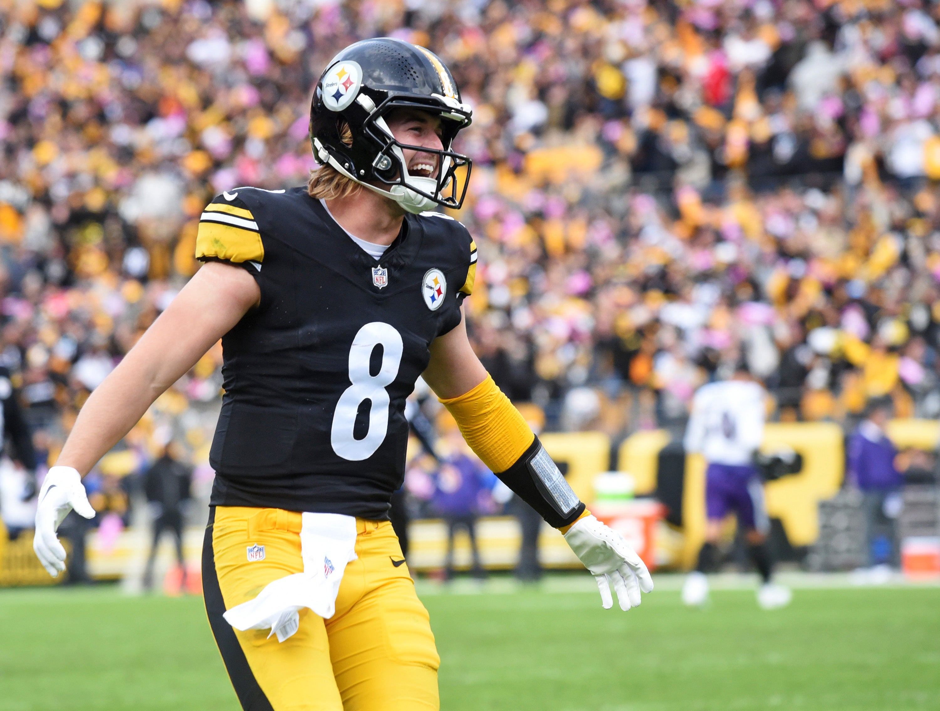 Oct 8, 2023; Pittsburgh, Pennsylvania, USA; Pittsburgh Steelers quarterback Kenny Pickett (8)celebrates a game-winning touchdown with wide receiver George Pickens (14) during the fourth quarter against the Baltimore Ravens at Acrisure Stadium. The Steelers won 17-10. Mandatory Credit: Philip G. Pavely-USA TODAY Sports