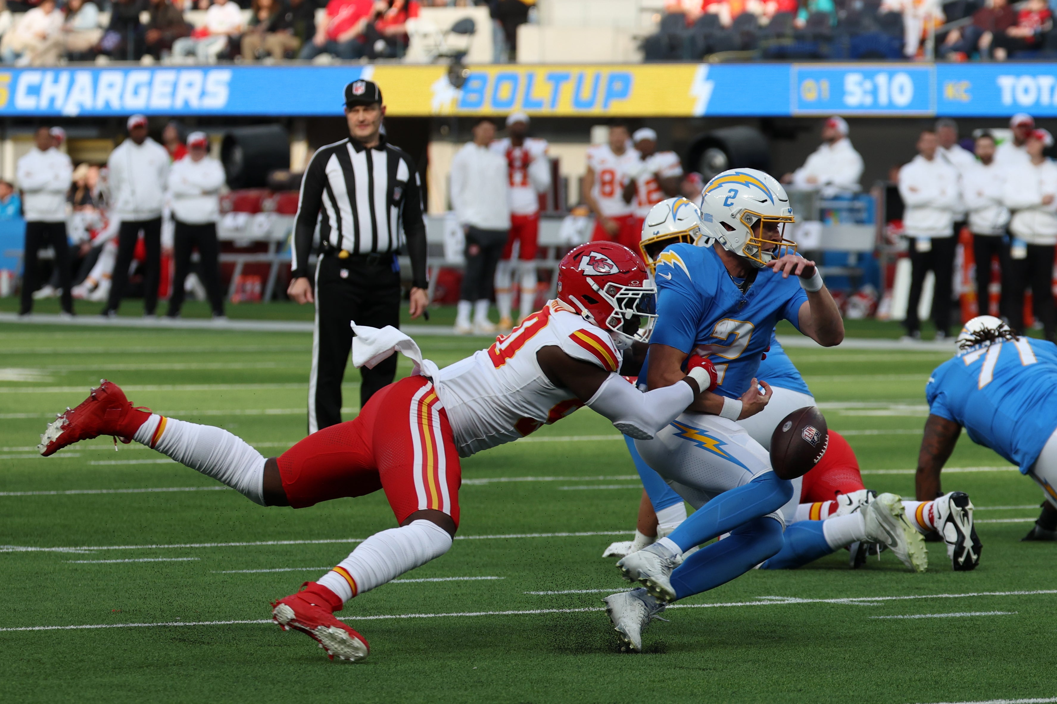 Kansas City Chiefs Los Angeles Chargers Charles Omenihu