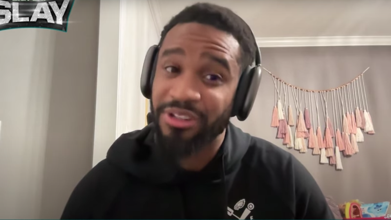 Philadelphia Eagles CB Darius Slay hops on his "Big Play Slay" podcast to share an injury update with fans.