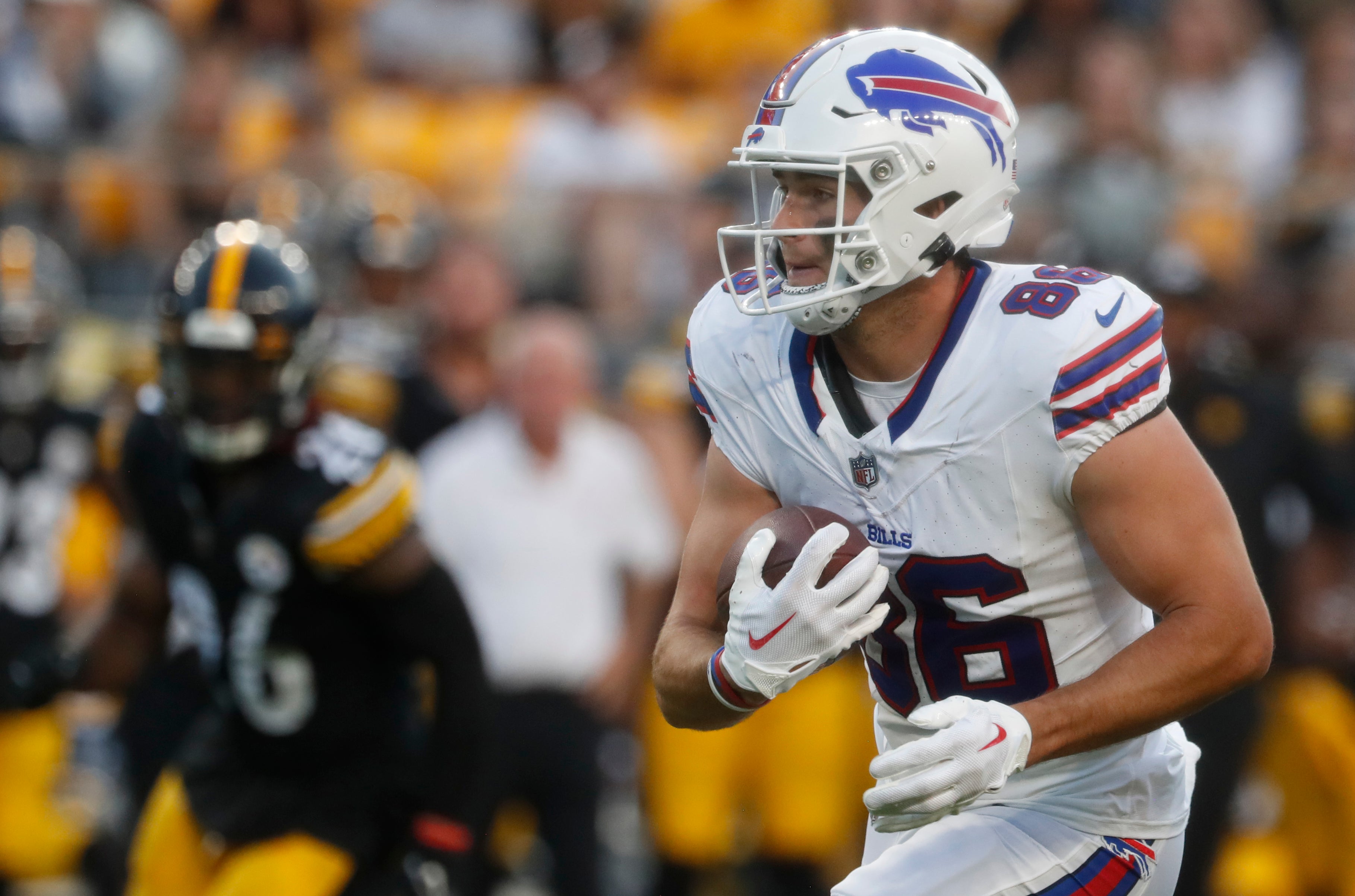 Aug 19, 2023; Pittsburgh, Pennsylvania, USA; Buffalo Bills tight end Dalton Kincaid (86) runs after a catch against the Pittsburgh Steelers during the second quarter at Acrisure Stadium. Mandatory Credit: Charles LeClaire-USA TODAY Sports  