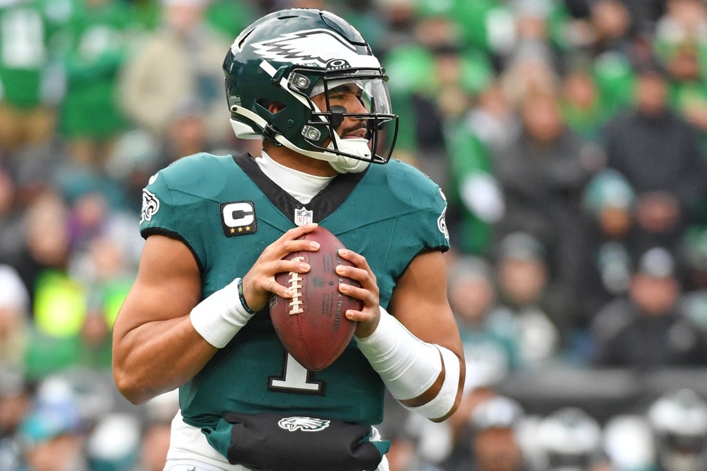 Philadelphia Eagles quarterback Jalen Hurts (1) against the Arizona Cardinals at Lincoln Financial Field.