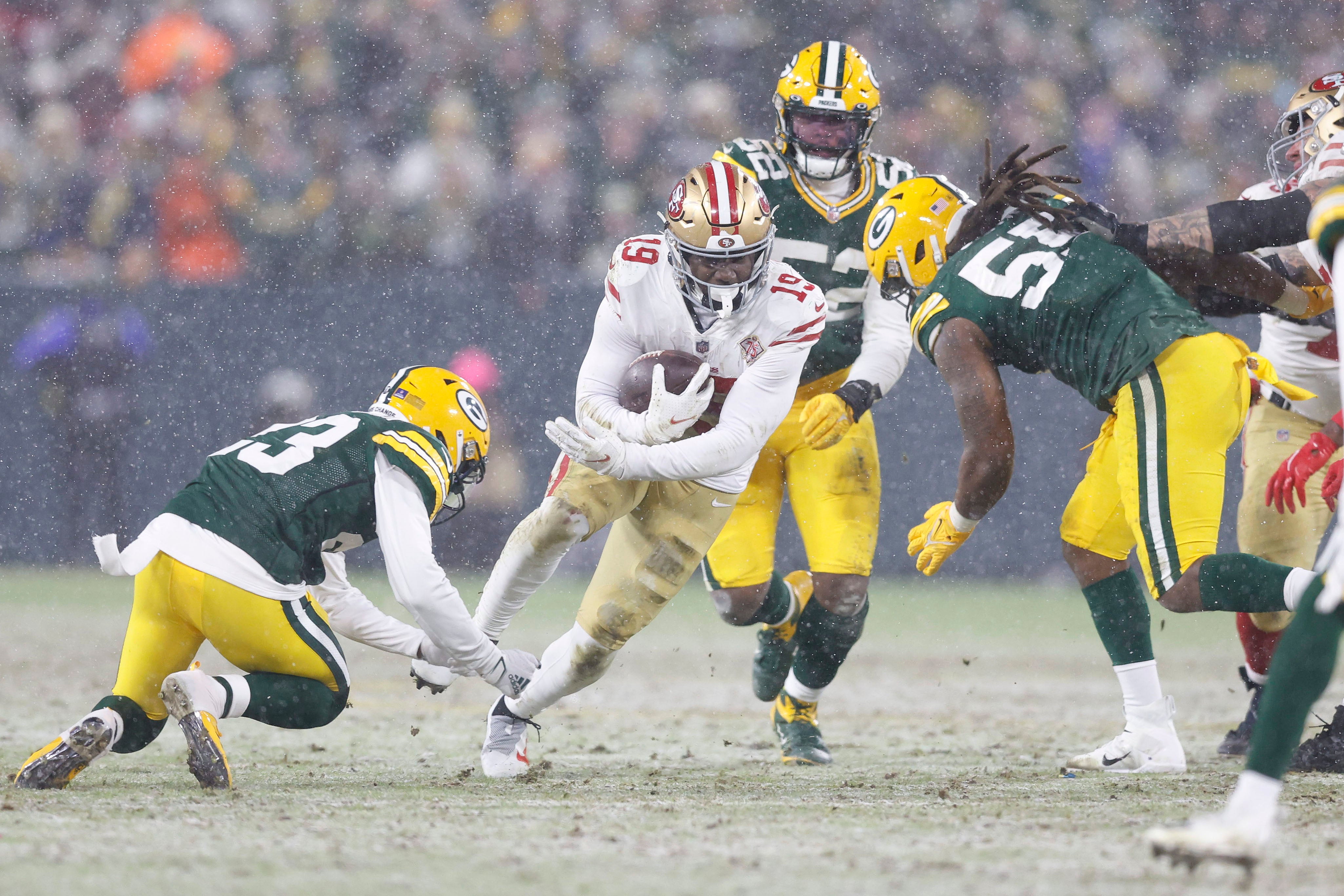 Jan 22, 2022; Green Bay, Wisconsin, USA; San Francisco 49ers wide receiver Deebo Samuel (19) carries the ball against the Green Bay Packers in the second half during a NFC Divisional playoff football game at Lambeau Field.