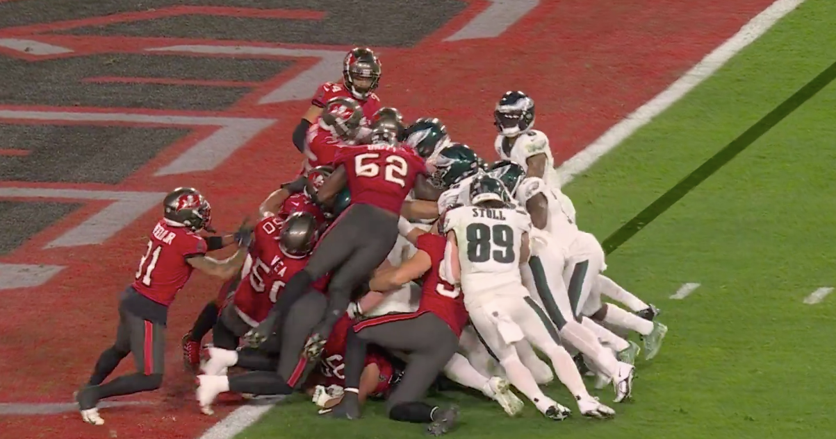 Tampa Bay Buccaneers stop the Philadelphia Eagles' special QB sneak for the second time this season.