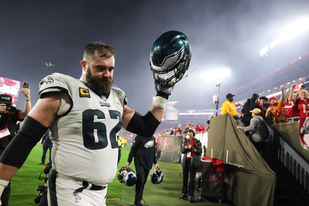 Philadelphia Eagles center Jason Kelce (62) thanks the fans as he leaves the field after a 2024 NFC wild card game against the Tampa Bay Buccaneers at Raymond James Stadium.