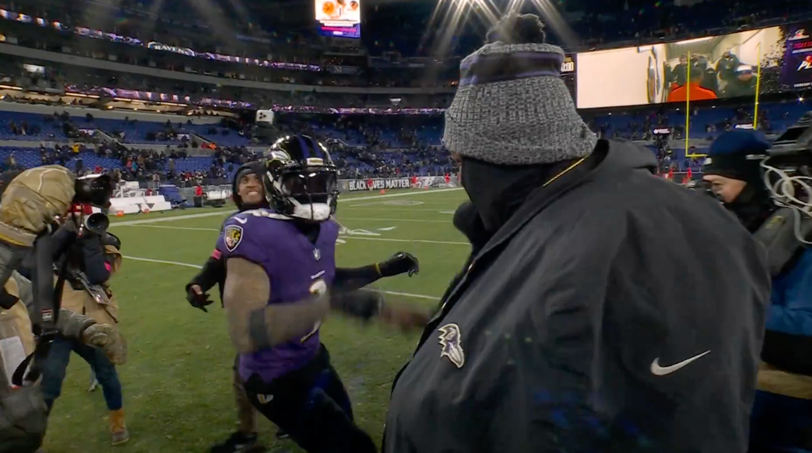 Odell Beckham Jr. crashes Lamar Jackson's postgame interview