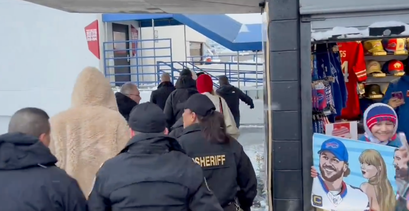 A Bills fan trolls Taylor Swift as she arrives for the game against the Chiefs at Highmark Stadium