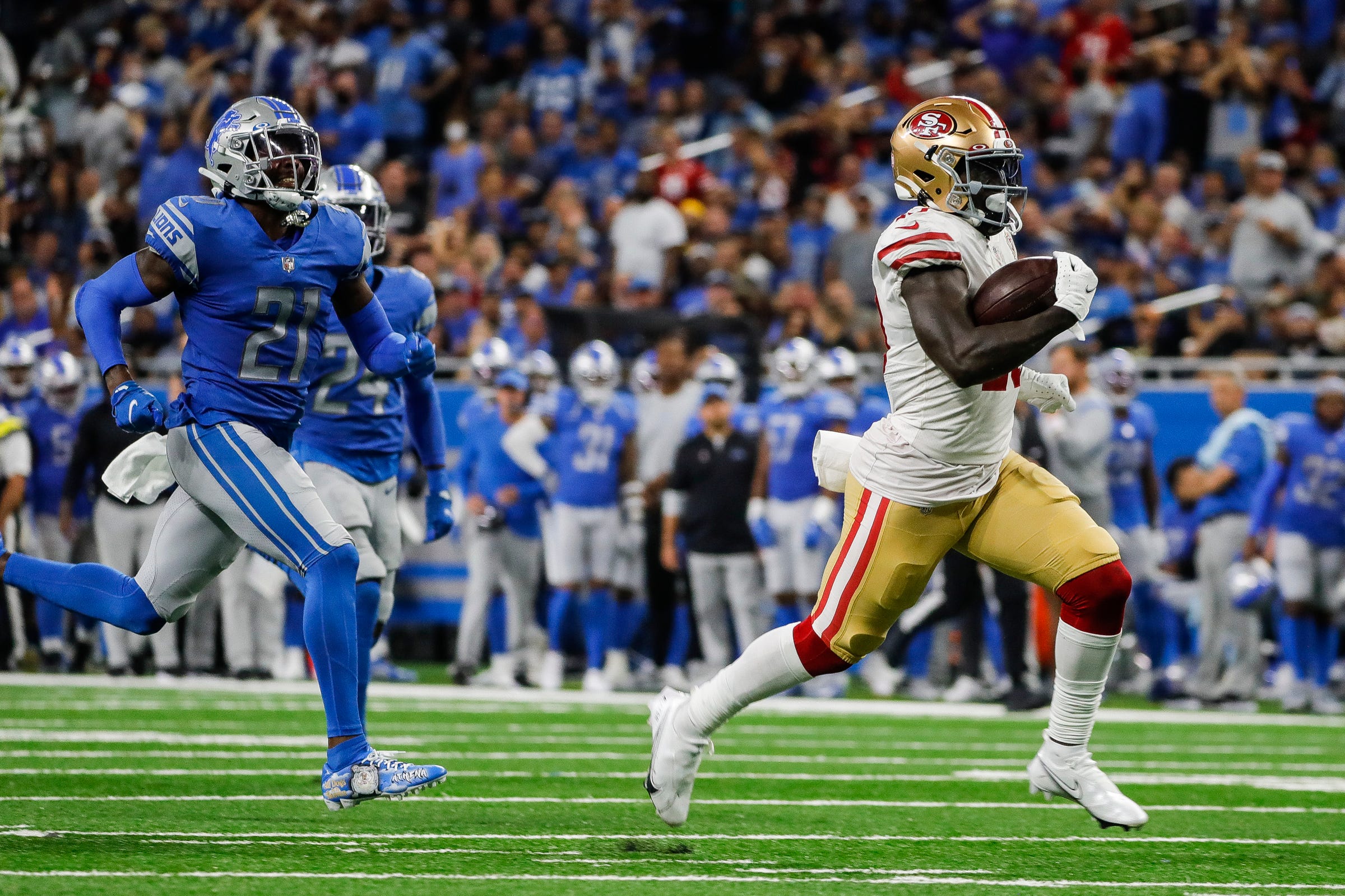 San Francisco 49ers wide receiver Deebo Samuel (19) runs for a touchdown against Detroit Lions during the second half at Ford Field in Detroit on Sunday, Sept. 12, 2021.