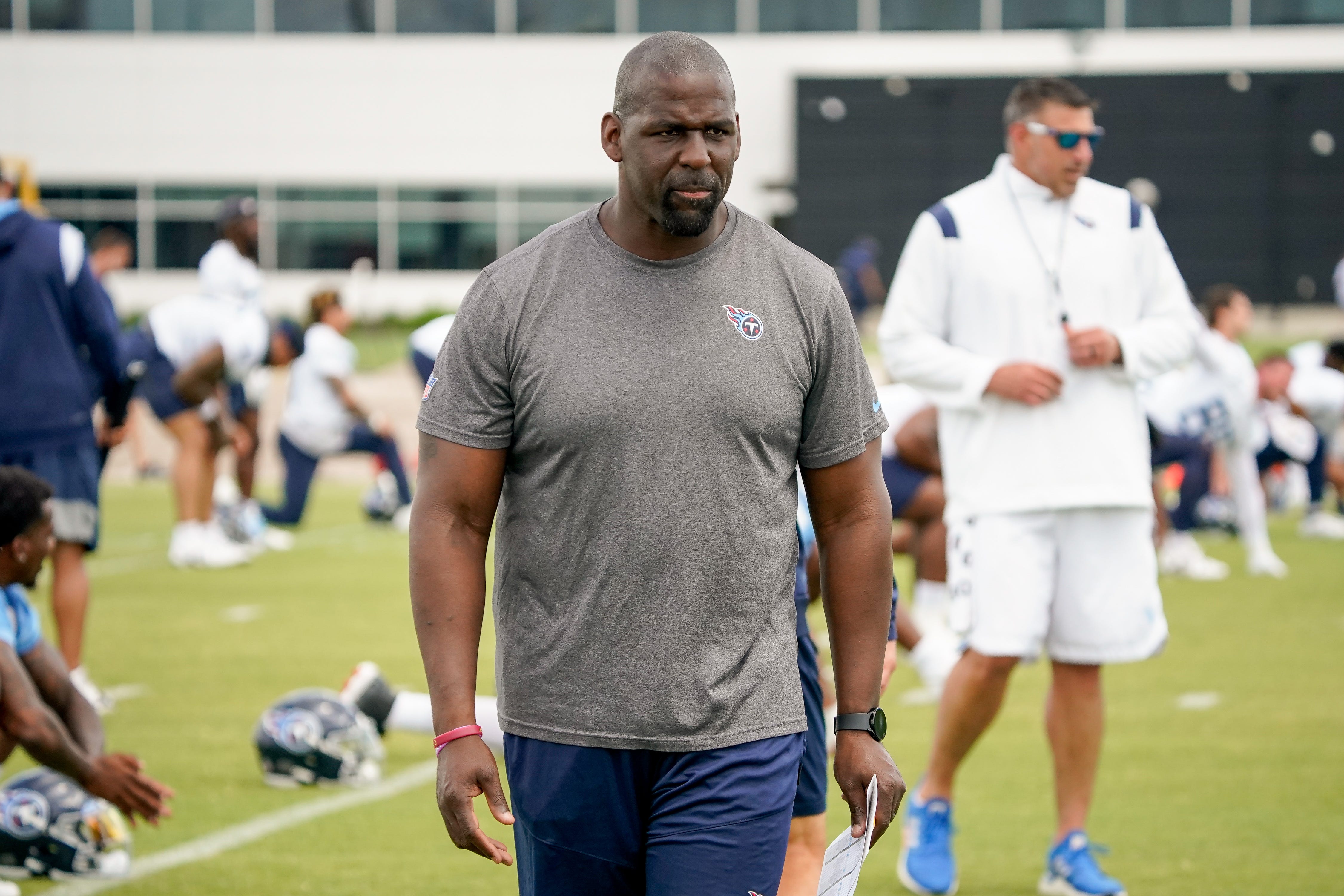 Tennessee Titans defensive pass game coordinator /cornerbacks Chris Harris during an OTA practice at Ascension Saint Thomas Sports Park in Nashville, Tenn., Wednesday, May 31, 2023.  