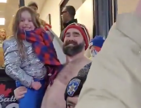Philadelphia Eagles center Jason Kelce makes a young Bills fan's dream come true.