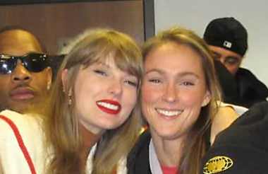 Taylor Swift with Kylie Kelce.