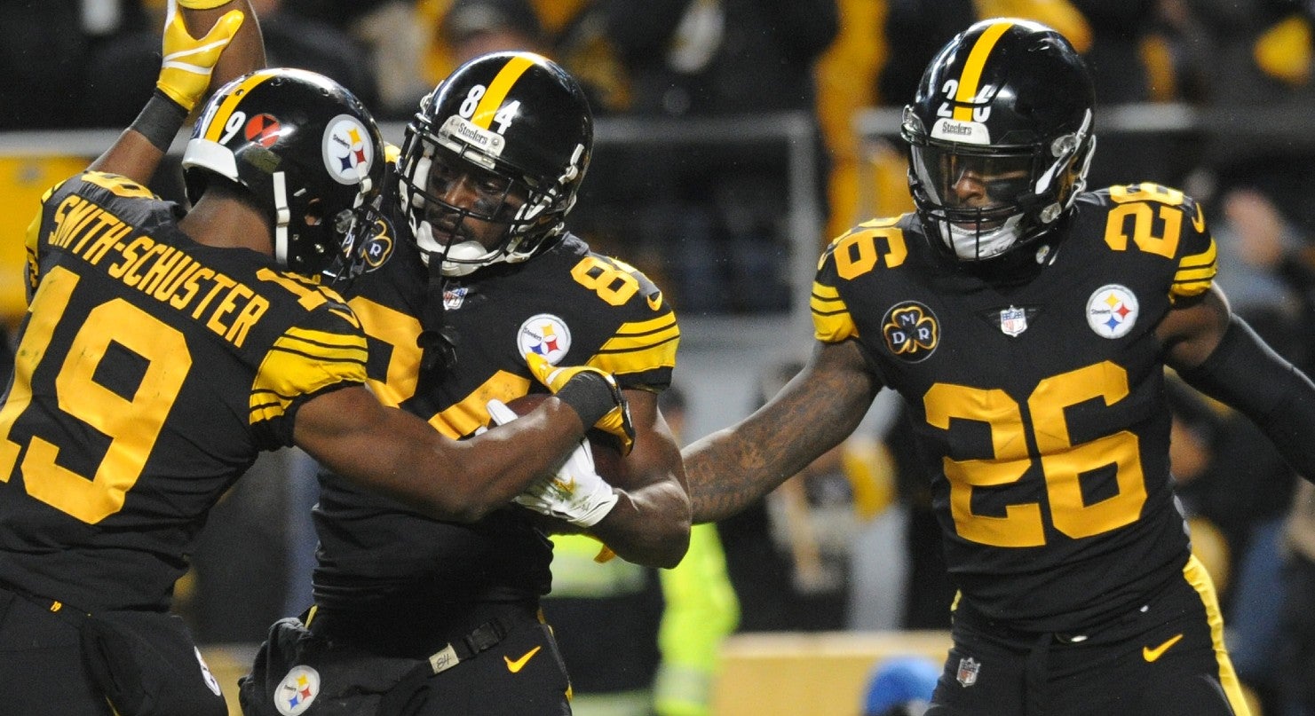 Nov 16, 2017; Pittsburgh, PA, USA; Pittsburgh Steelers wide receiver JuJu Smith-Schuster (19) and running back LeVeon Bell (26) celebrate an Antonio Bown (84) first quarter touchdown against the Tennessee Titans at Heinz Field. Mandatory Credit: Philip G. Pavely-USA TODAY Sports  