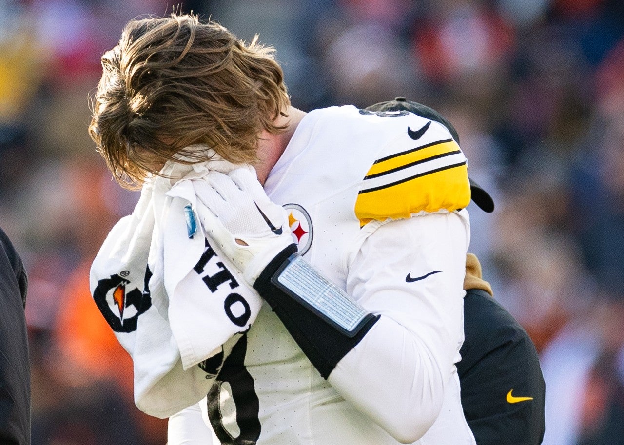Nov 19, 2023; Cleveland, Ohio, USA; Pittsburgh Steelers quarterback Kenny Pickett (8) holds his head as he walks off the field following an injury during the third quarter against the Cleveland Browns at Cleveland Browns Stadium. Mandatory Credit: Scott Galvin-USA TODAY Sports