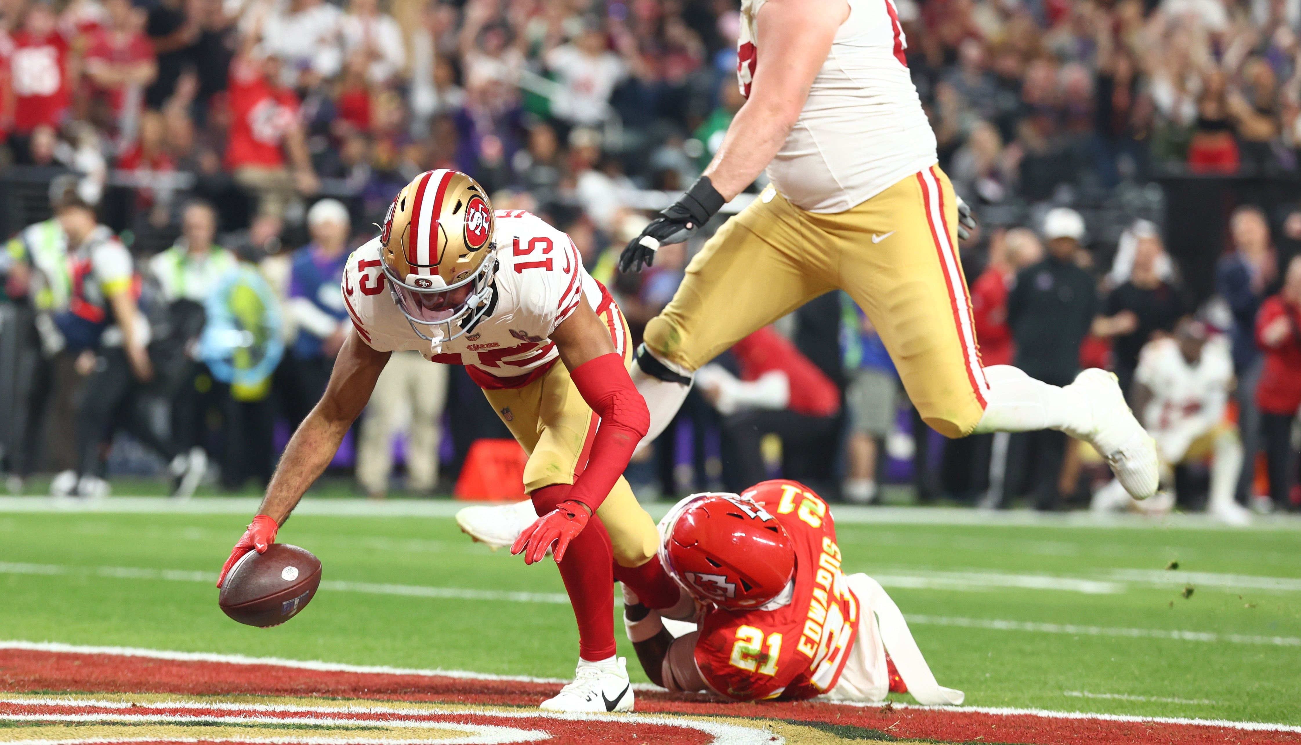 San Francisco 49ers wide receiver Jauan Jennings (15) scores a touchdown against Kansas City Chiefs safety Mike Edwards (21) in the second half in Super Bowl LVIII at Allegiant Stadium. Mark J. Rebilas-USA TODAY Sports