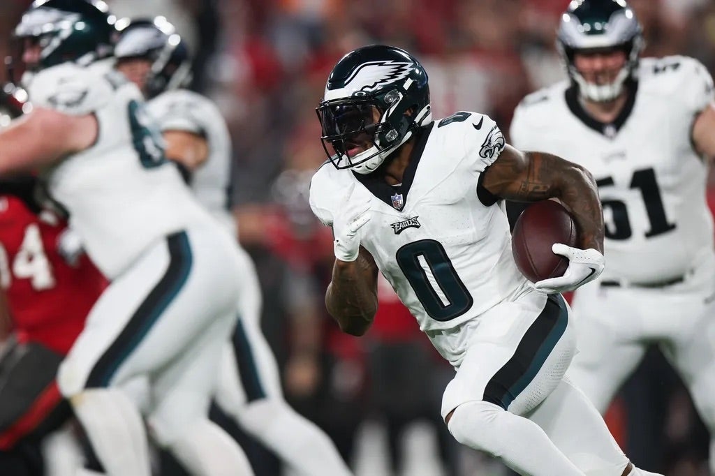 Philadelphia Eagles running back D'Andre Swift (0) runs the ball against the Tampa Bay Buccaneers during the first half of a 2024 NFC wild card game at Raymond James Stadium.