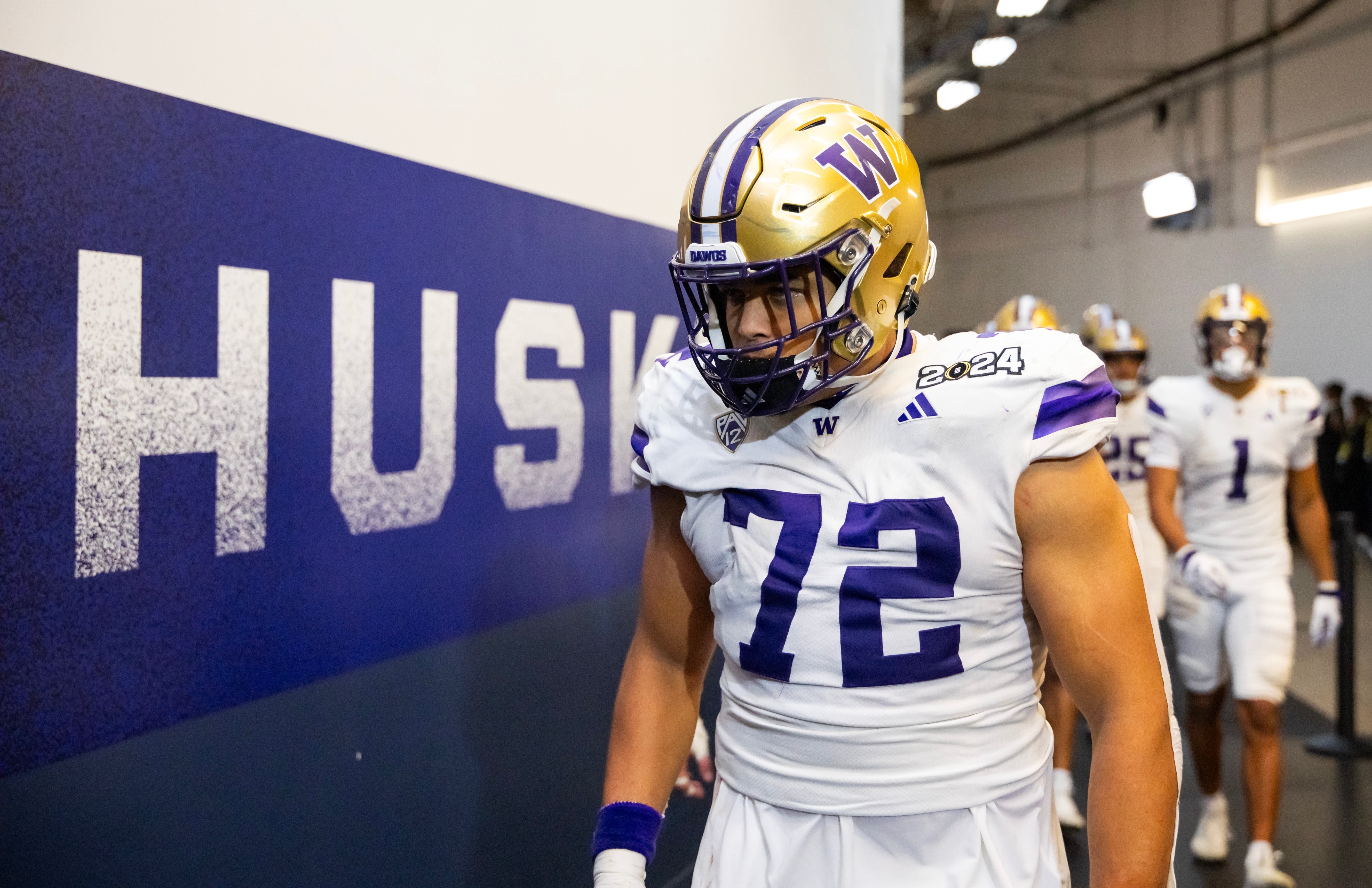 Parker Brailsford in the tunnel before the Huskies matchup vs Michigan