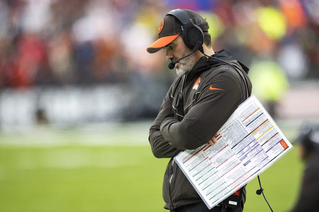 Cleveland Browns head coach Kevin Stefanski talks into his headset during the first quarter against the Chicago Bears at Cleveland Browns Stadium.