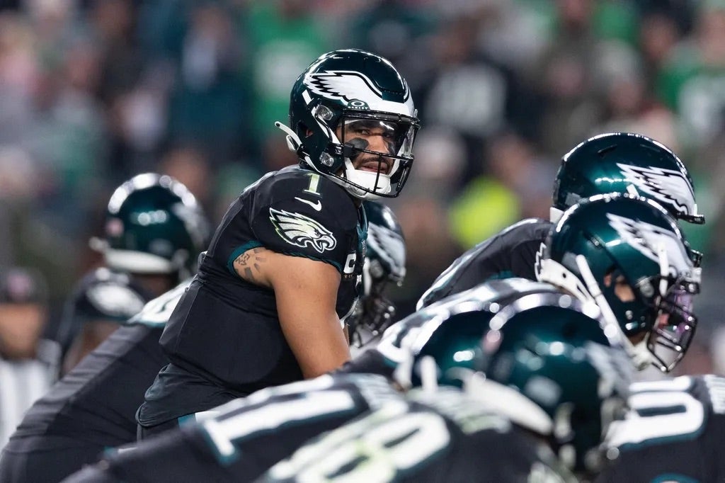 Philadelphia Eagles quarterback Jalen Hurts (1) prepares to snap the ball against the New York Giants during the second quarter at Lincoln Financial Field.