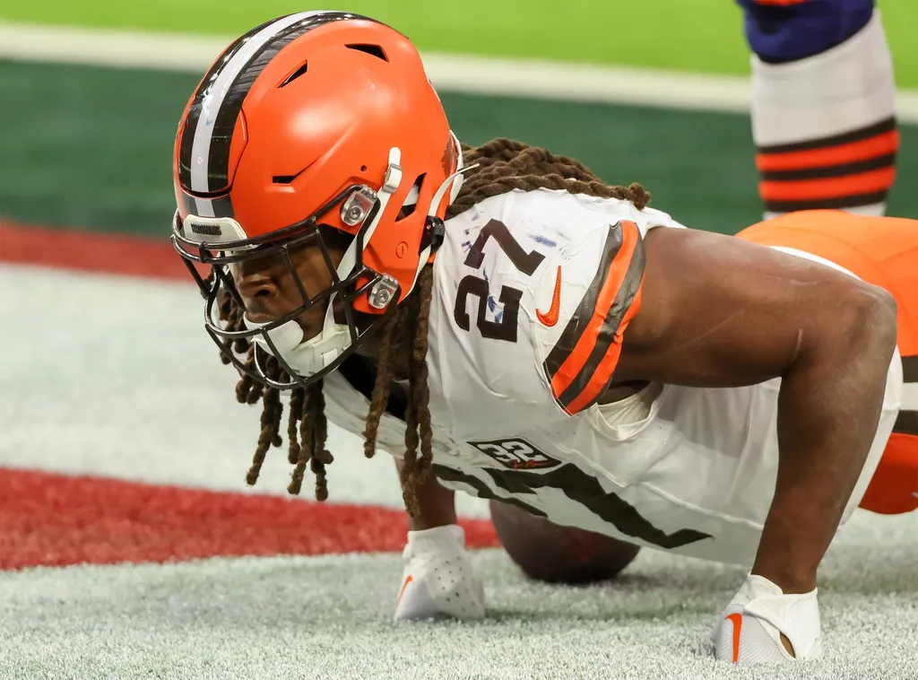 Cleveland Browns running back Kareem Hunt (27) performs pushups after scoring a touchdown against the Houston Texans in a 2024 AFC wild card game at NRG Stadium.