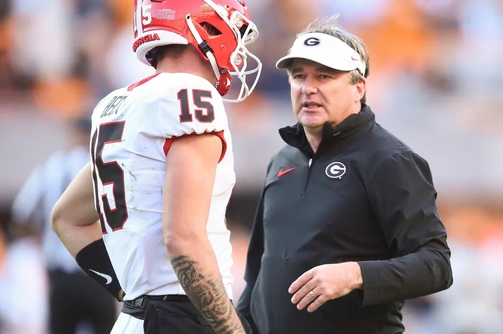 Georgia head coach Kirby Smart talks with Georgia quarterback Carson Beck (15) during a football game between Tennessee and Georgia at Neyland Stadium in Knoxville, Tenn.