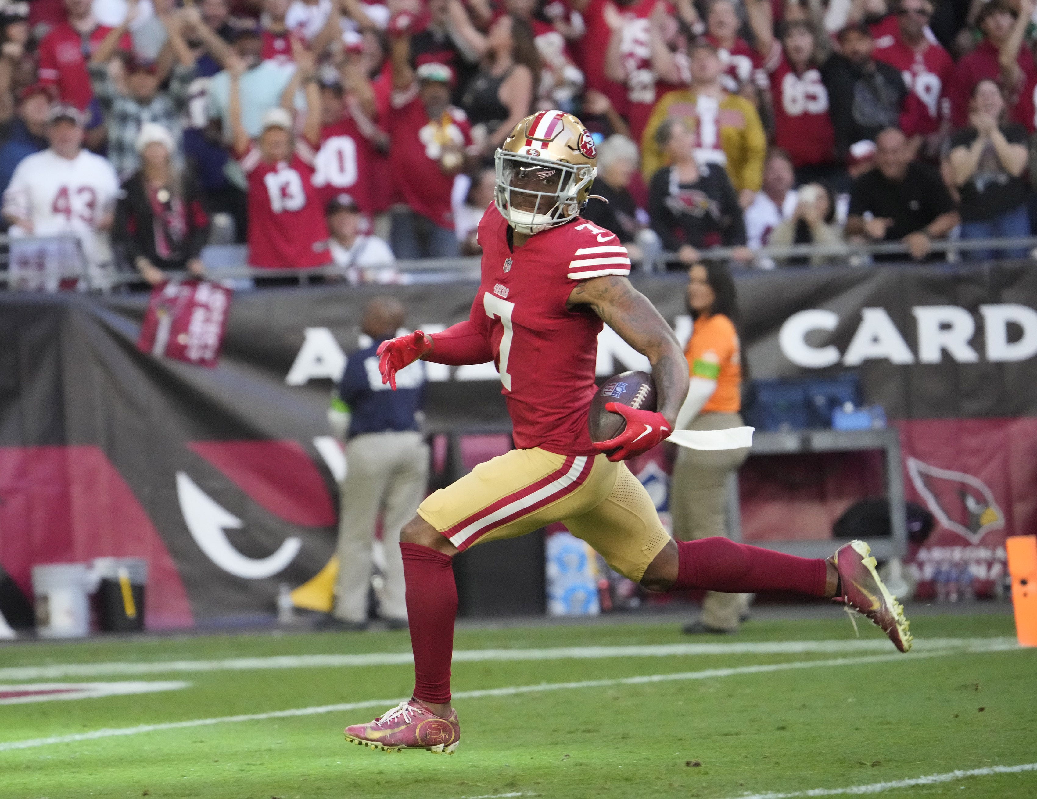 San Francisco 49ers cornerback Charvarius Ward (7) returns an interception for a touchdown against the Arizona Cardinals during the first quarter at State Farm Stadium in Glendale on Dec. 17, 2023.