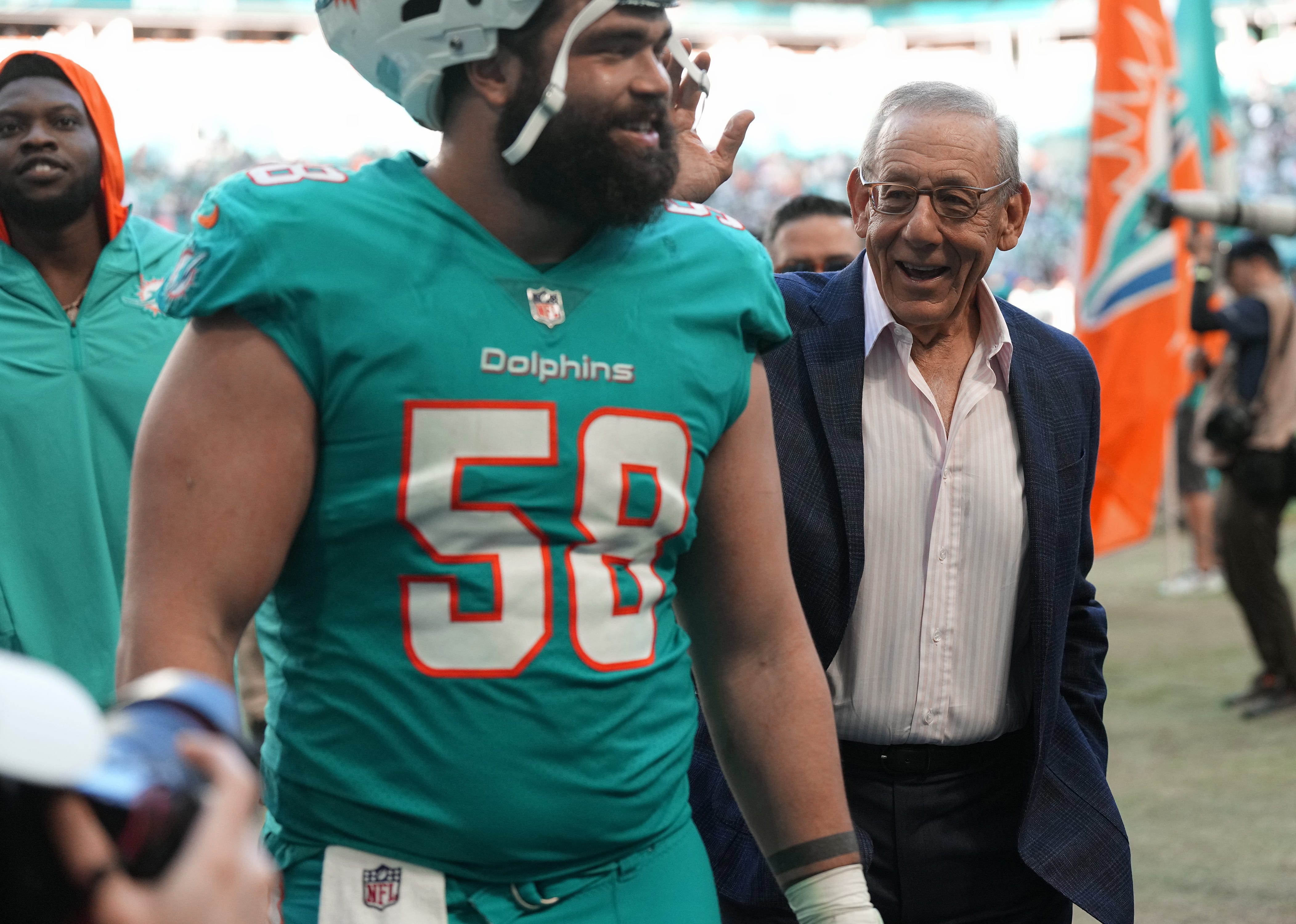 Miami Dolphins owner Stephen M. Ross congratulates his team following an 11-6 victory over the New York Jets at Hard Rock Stadium in Miami Gardens, Jan. 8, 2023.
