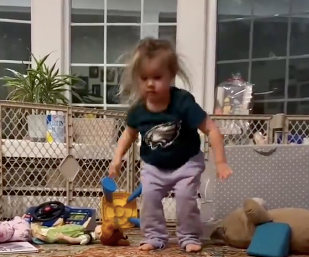 Jason Kelce's daughter Wyatt shows off her 40-yard dash during NFL Combine week.