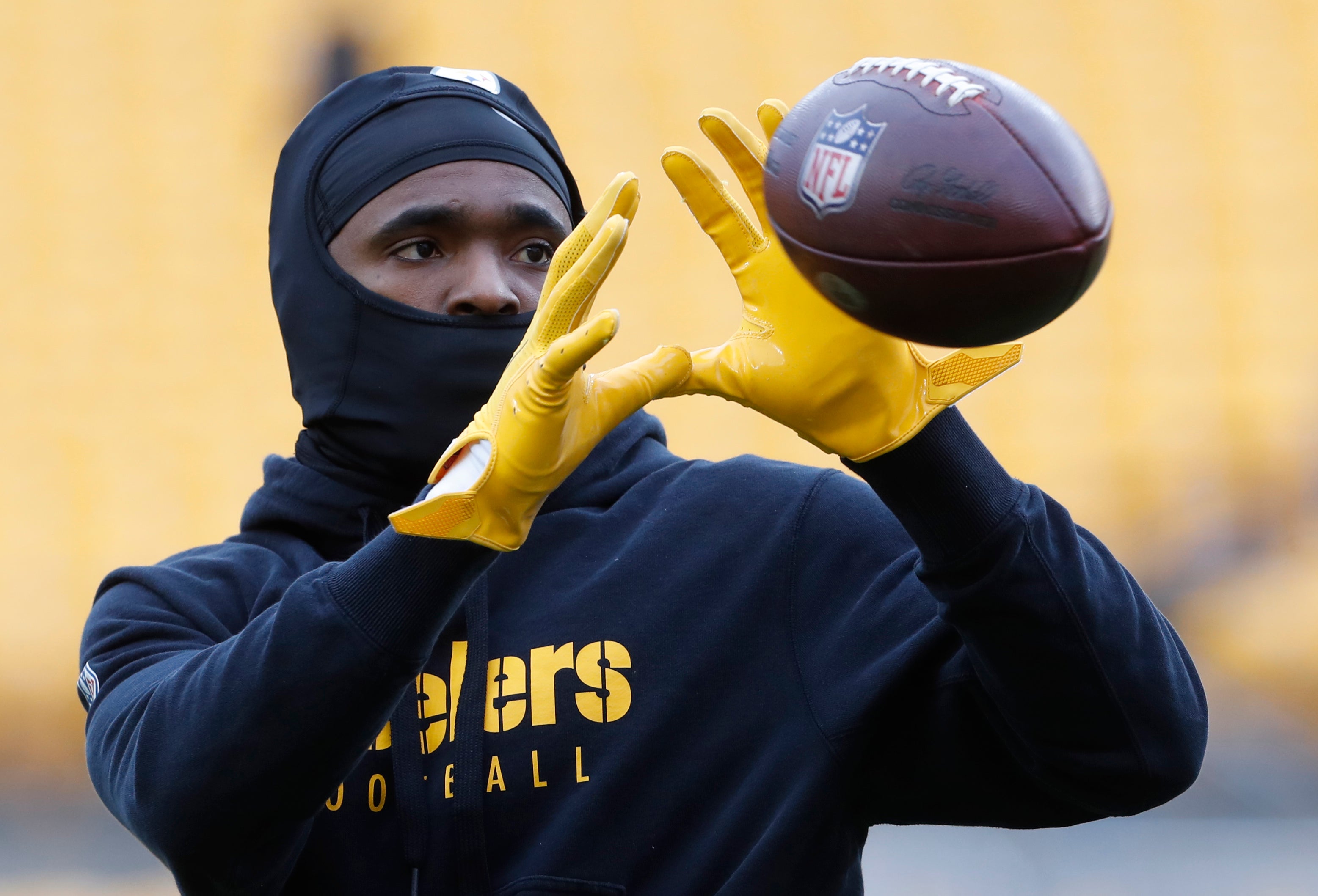 Dec 23, 2023; Pittsburgh, Pennsylvania, USA; Pittsburgh Steelers wide receiver Diontae Johnson (18) warms up before the game against the Cincinnati Bengals at Acrisure Stadium. Mandatory Credit: Charles LeClaire-USA TODAY Sports  