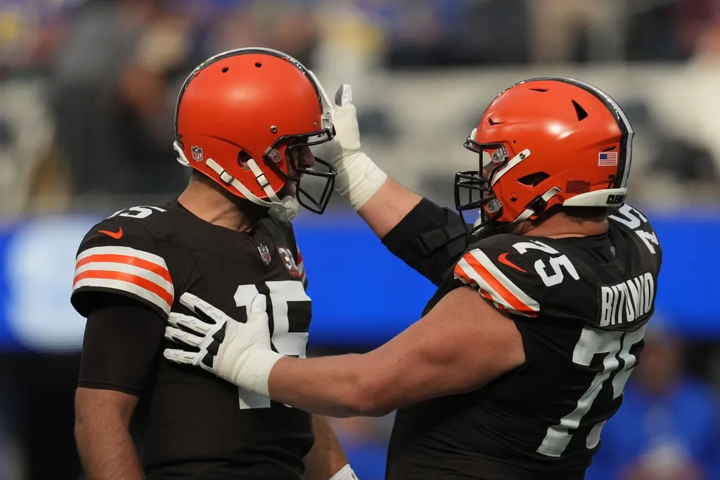 Cleveland Browns quarterback Joe Flacco (15) celebrates with guard Joel Bitonio (75) after a touchdown against the Los Angeles Rams in the first half at SoFi Stadium.