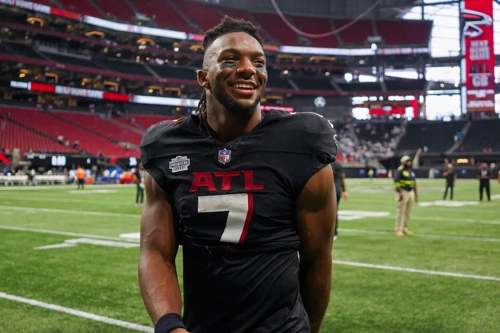 Atlanta Falcons running back Bijan Robinson (7) celebrates after a victory against the Carolina Panthers at Mercedes-Benz Stadium.