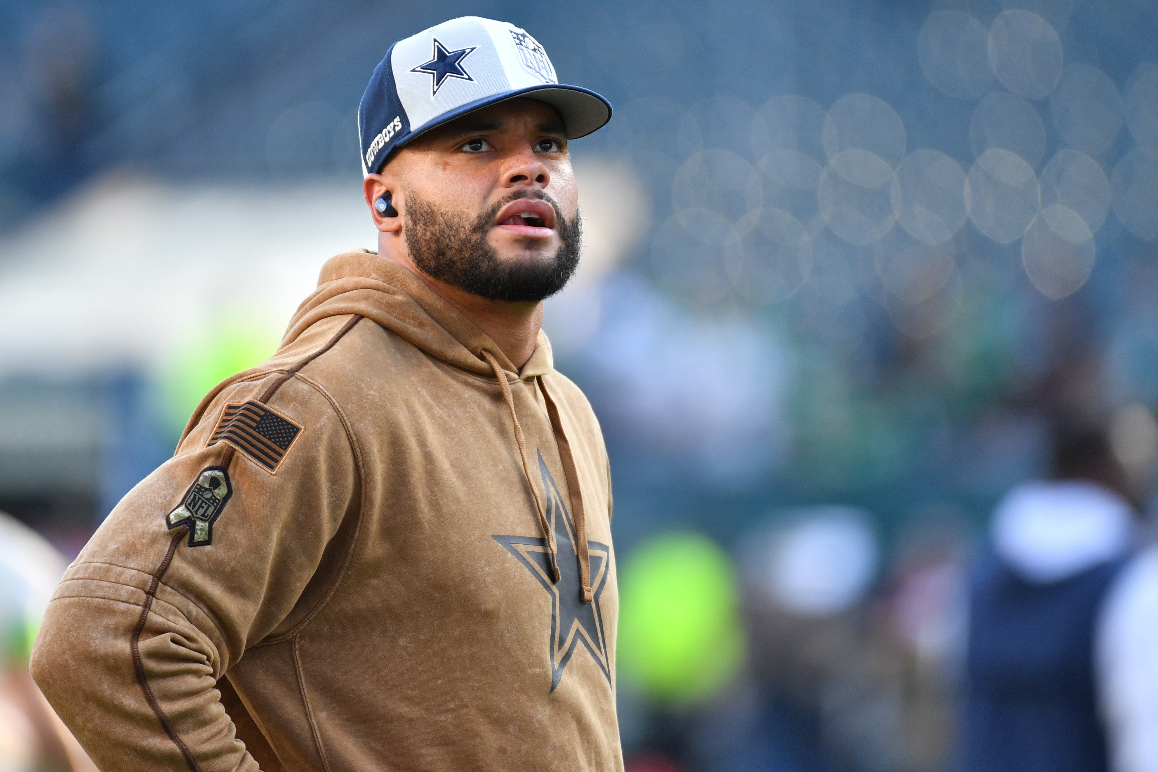 Dallas Cowboys quarterback Dak Prescott (4) during warmups against the Philadelphia Eagles at Lincoln Financial Field.