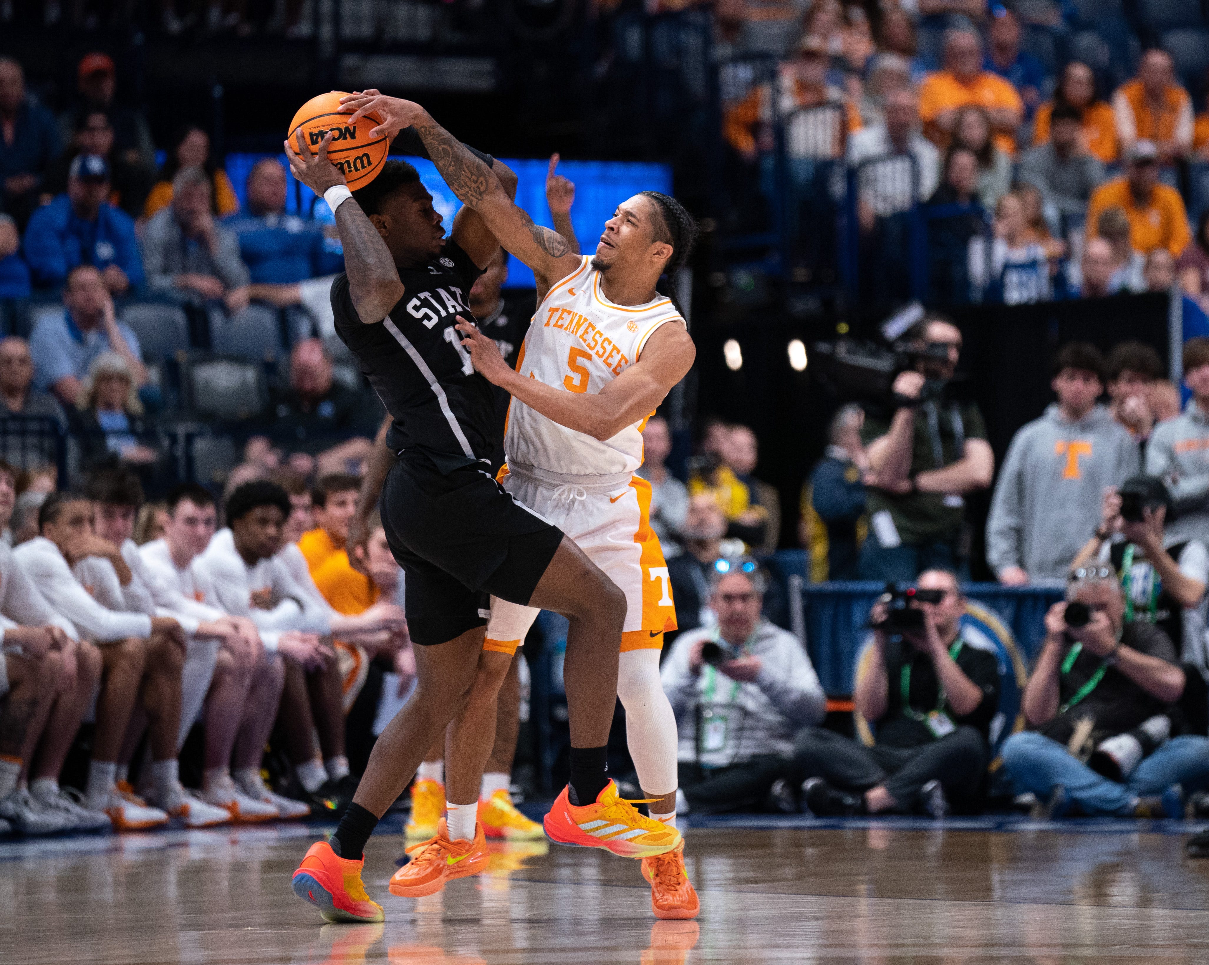 Tennessee Volunteers guard Zakai Zeigler (5) pressures Mississippi State Bulldogs guard Dashawn Davis (10) during their SEC Men's Basketball Tournament quarterfinal game at Bridgestone Arena in Nashville, Tenn., Friday, March 15, 2024.