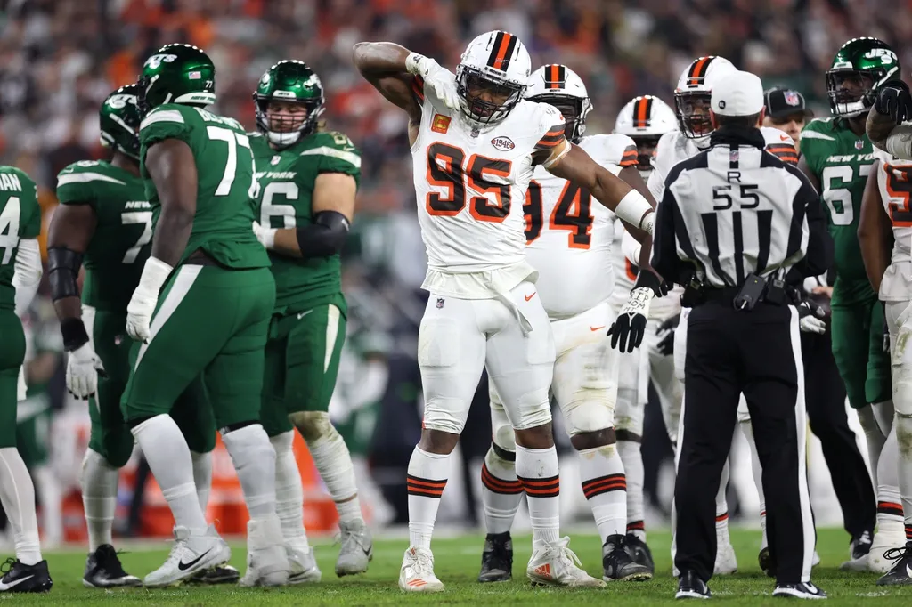 Cleveland Browns defensive end Myles Garrett (95) celebrates after a sack against the New York Jets during the first half at Cleveland Browns Stadium.